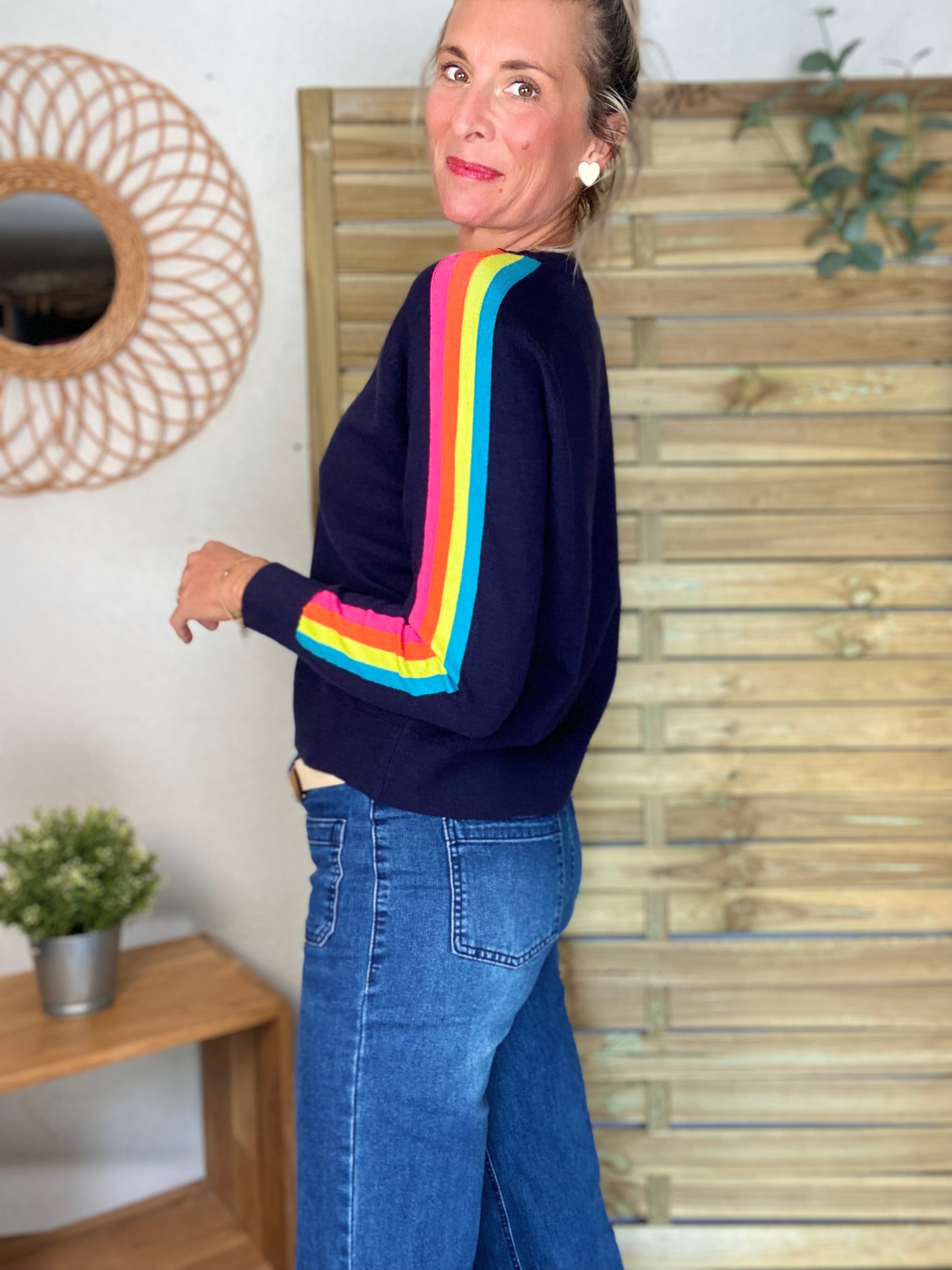 Pull fin avec bandes colorées, col V - RAINBOW 🌈 Bleu marine
