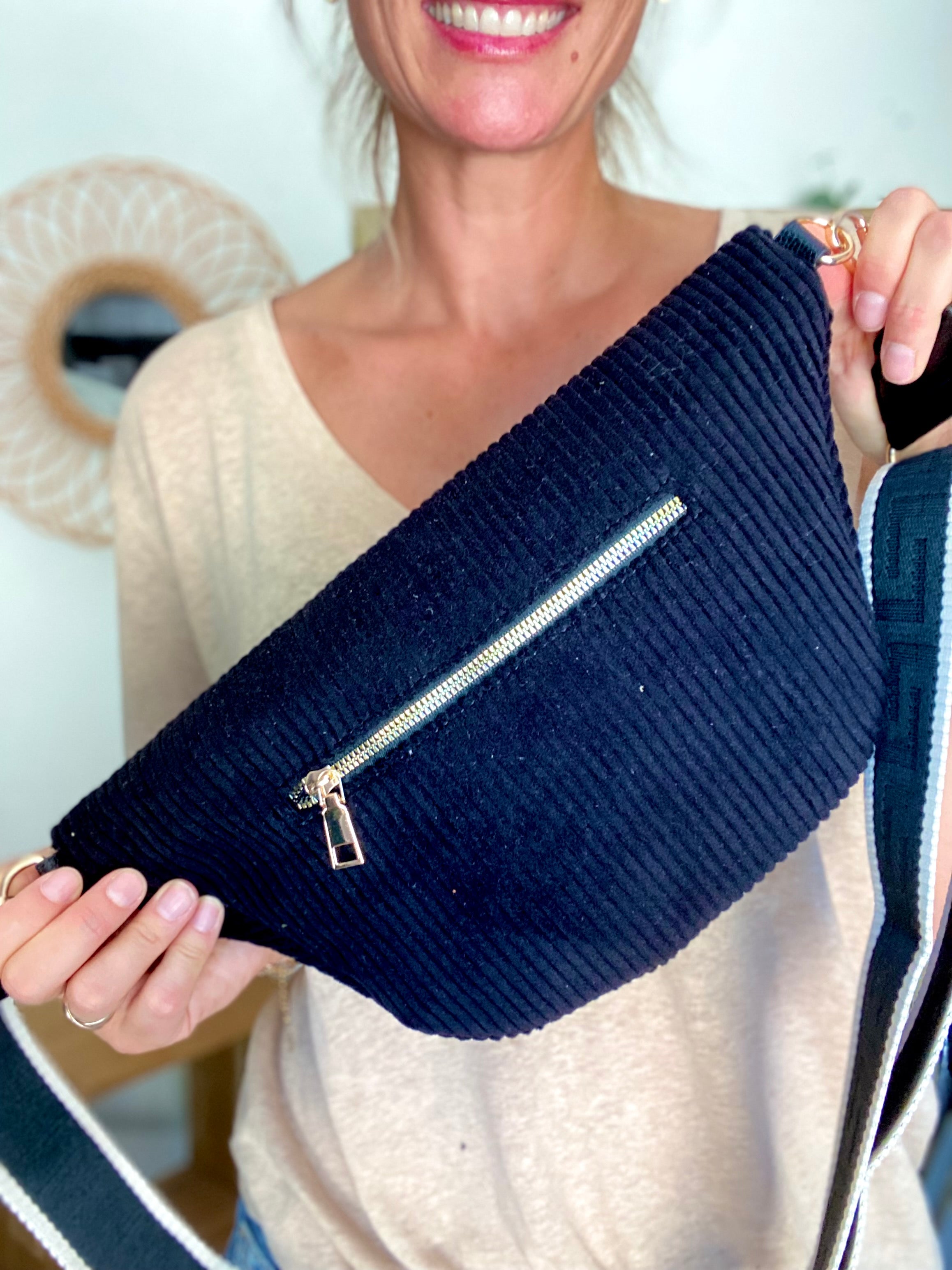 Sac banane XL en velours côtelé 2 zips et sangle fantaisie - WENDY - Noir