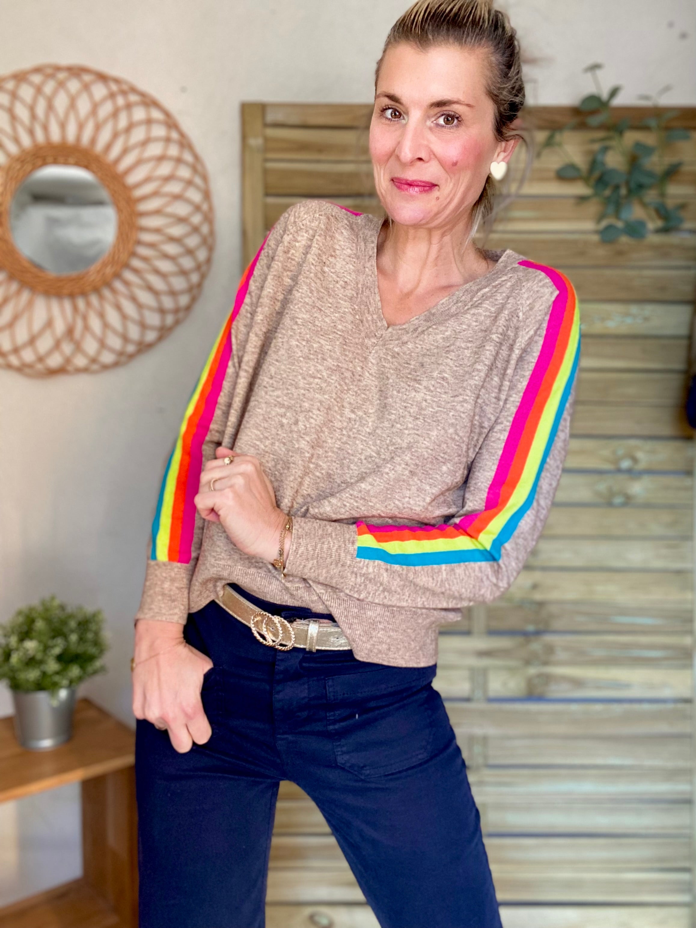 Pull fin avec bandes colorées, col V - RAINBOW 🌈 Taupe chiné