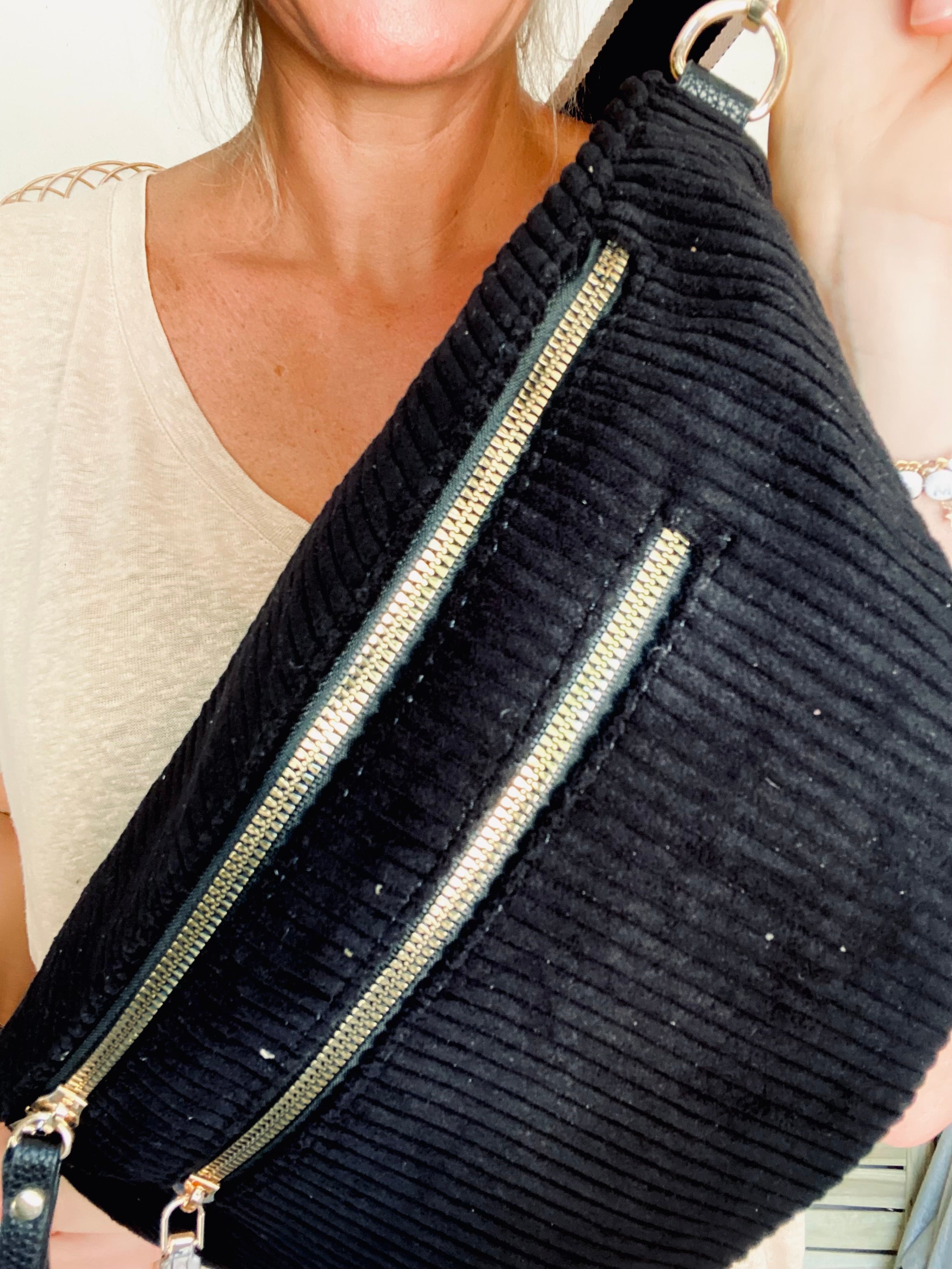 Sac banane XL en velours côtelé 2 zips et sangle fantaisie - WENDY - Noir