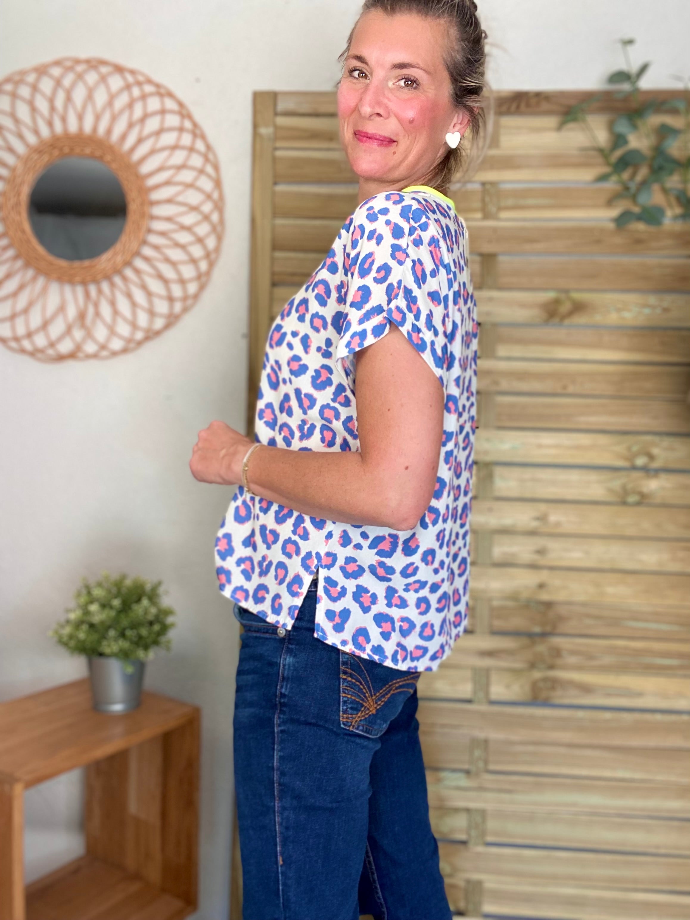 Top imprimé Léo col V avec lurex MISHA - Bleu jean