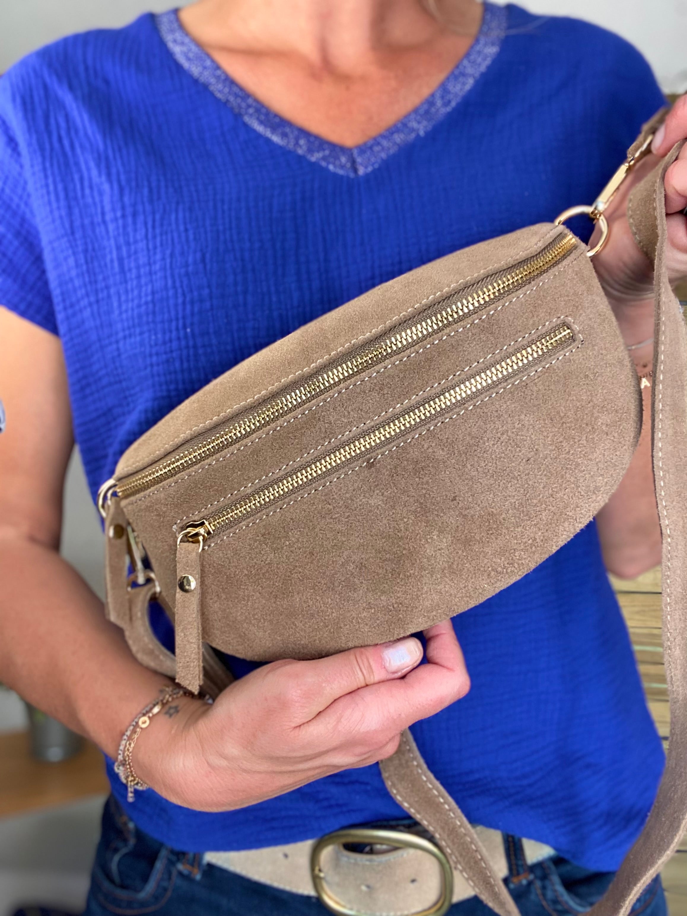 Sac banane en croûte de cuir + poche avant ALISON - Taupe
