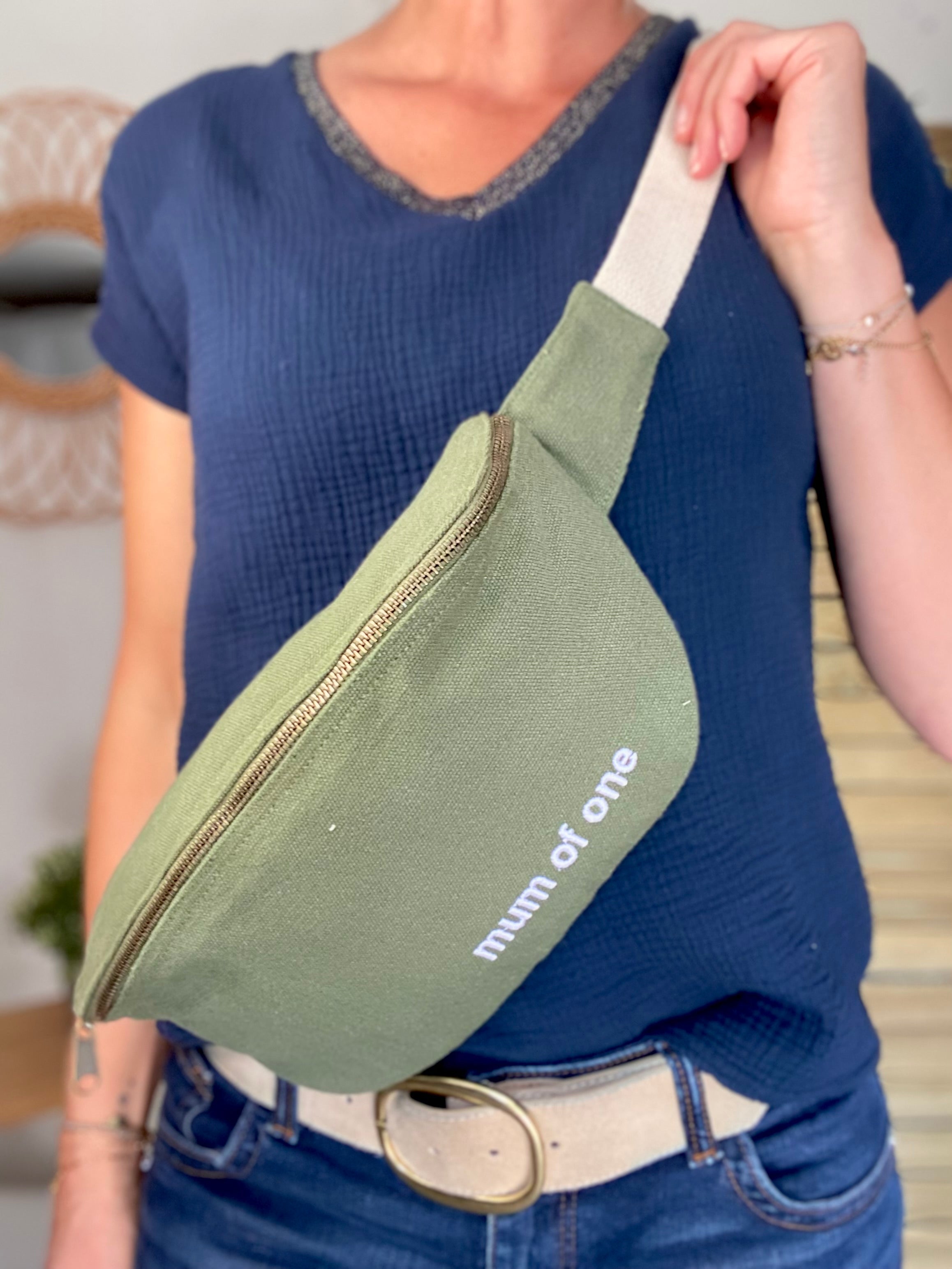 Sac banane en toile MUM OF - Kaki - FAMILY IMPACT STORIES