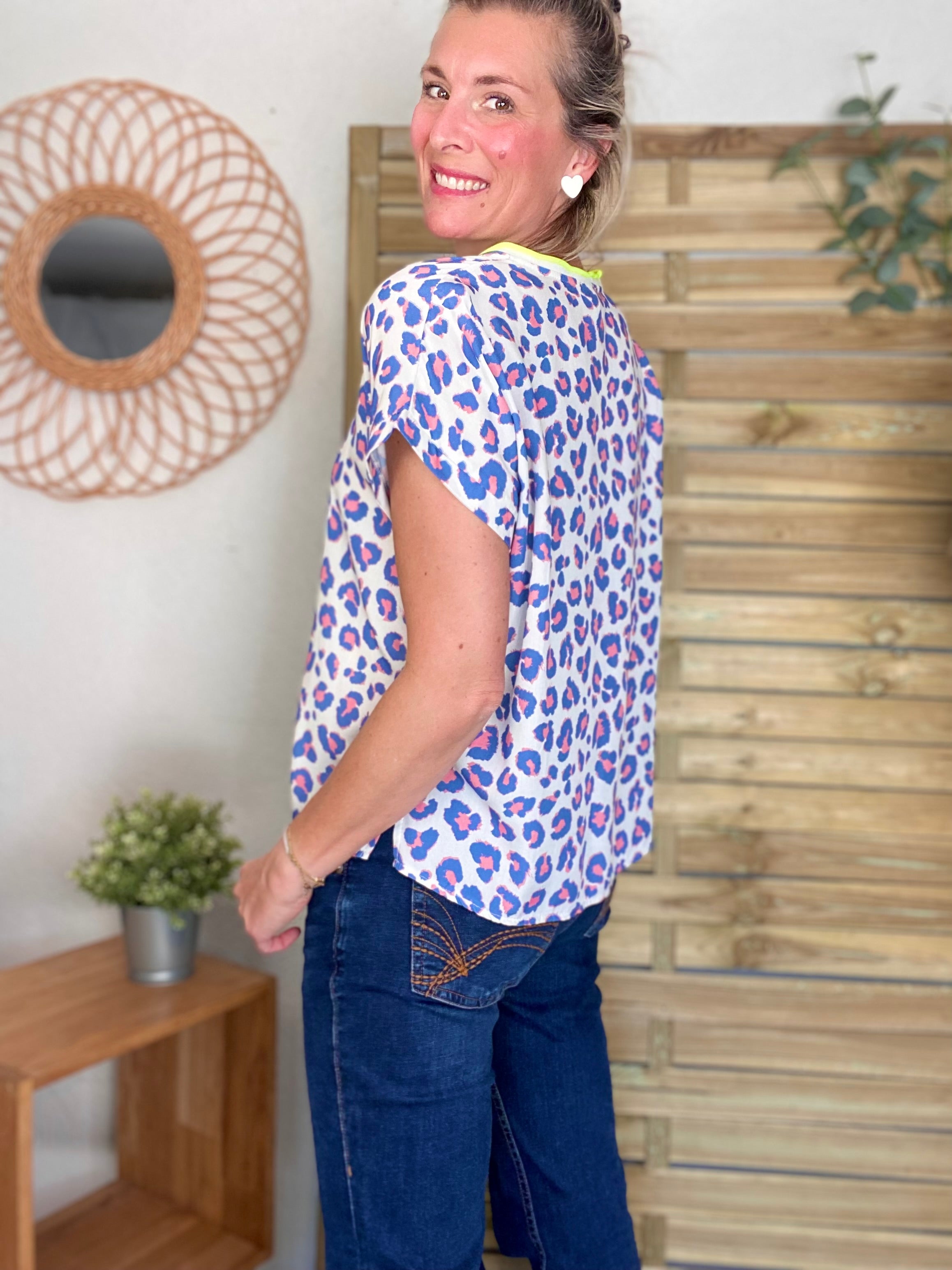 Top imprimé Léo col V avec lurex MISHA - Bleu jean
