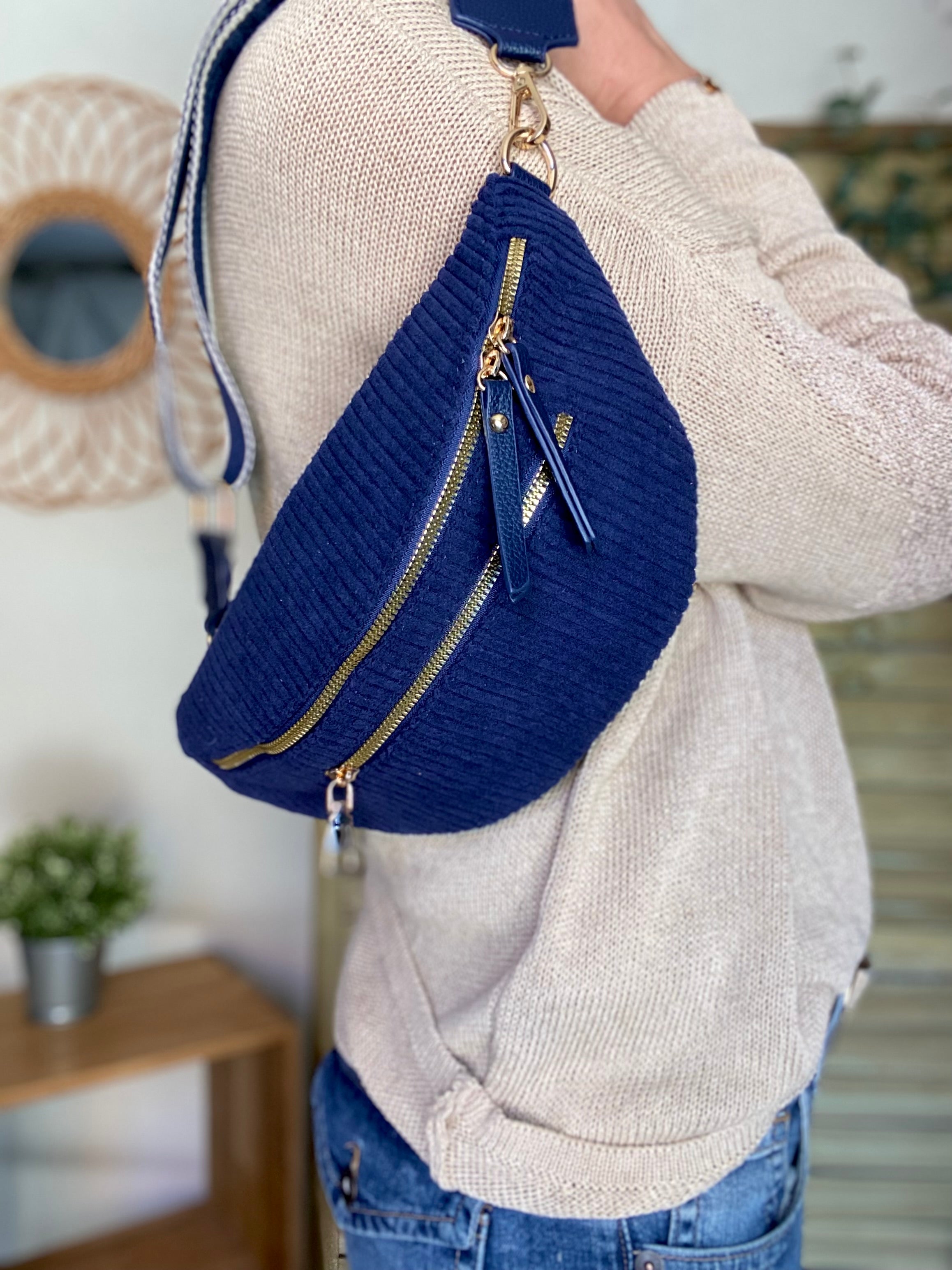 Sac banane en velours côtelé 2 zips et sangle fantaisie - CHARLY - Bleu marine (côtelé large)