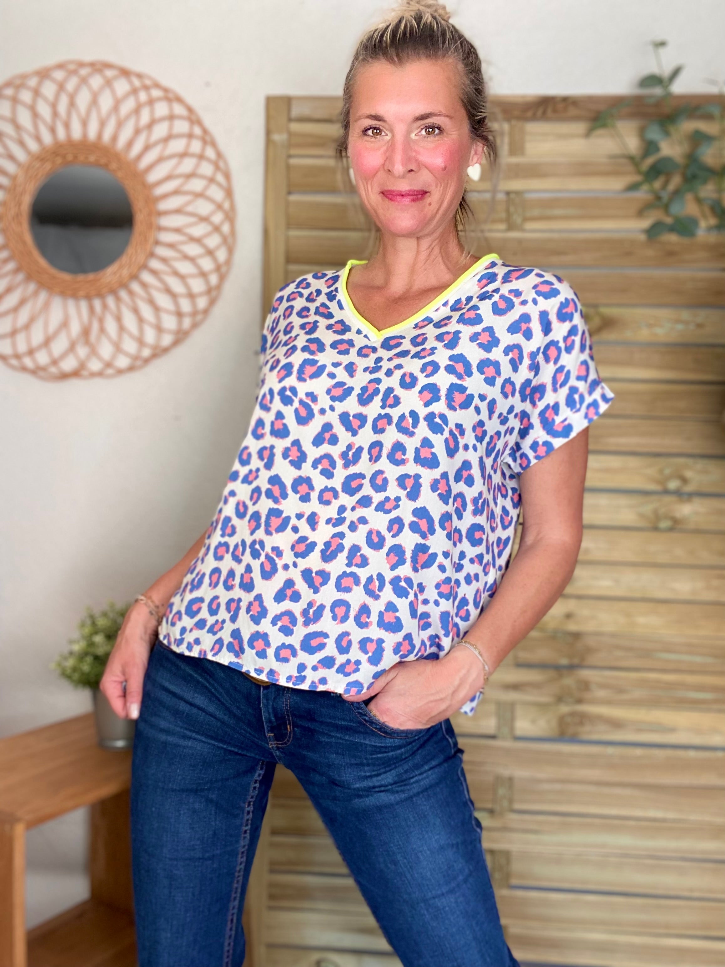 Top imprimé Léo col V avec lurex MISHA - Bleu jean