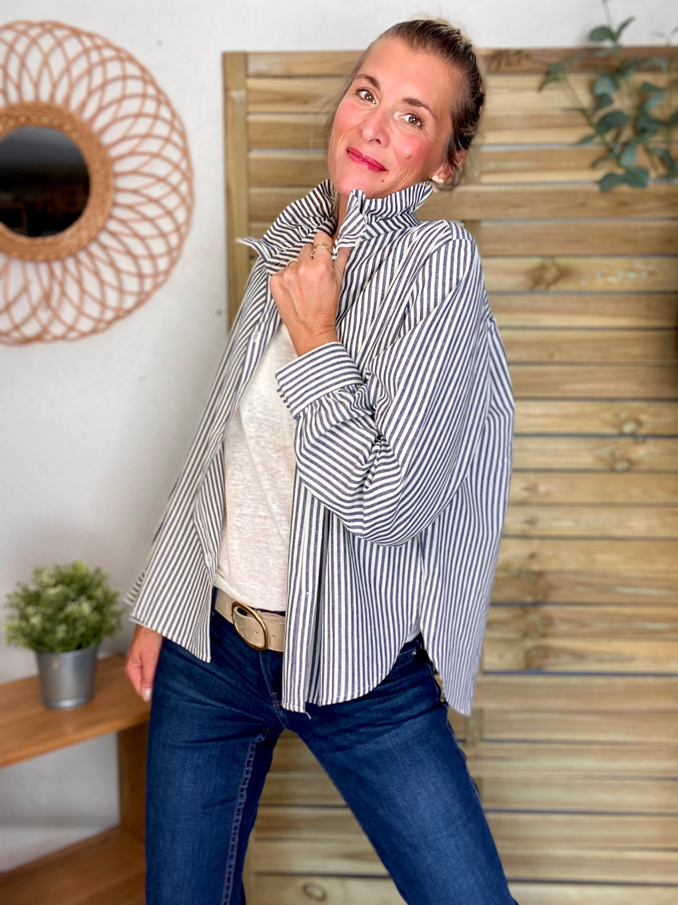 Chemise en coton rayée col victorien BRIGITTE - Bleu charbon