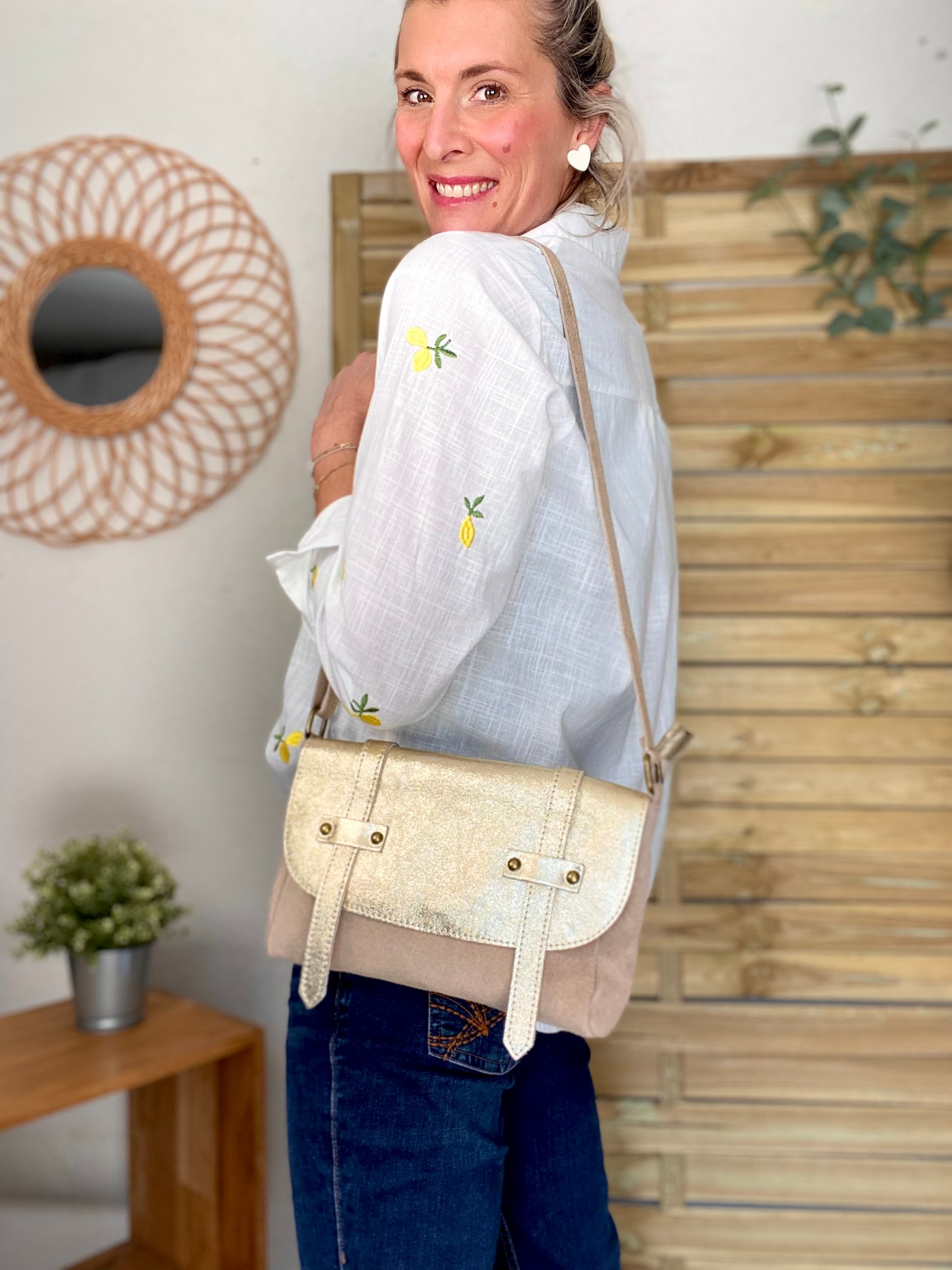 Sac bandoulière en cuir daim et irisé ESMÉE - Beige Doré