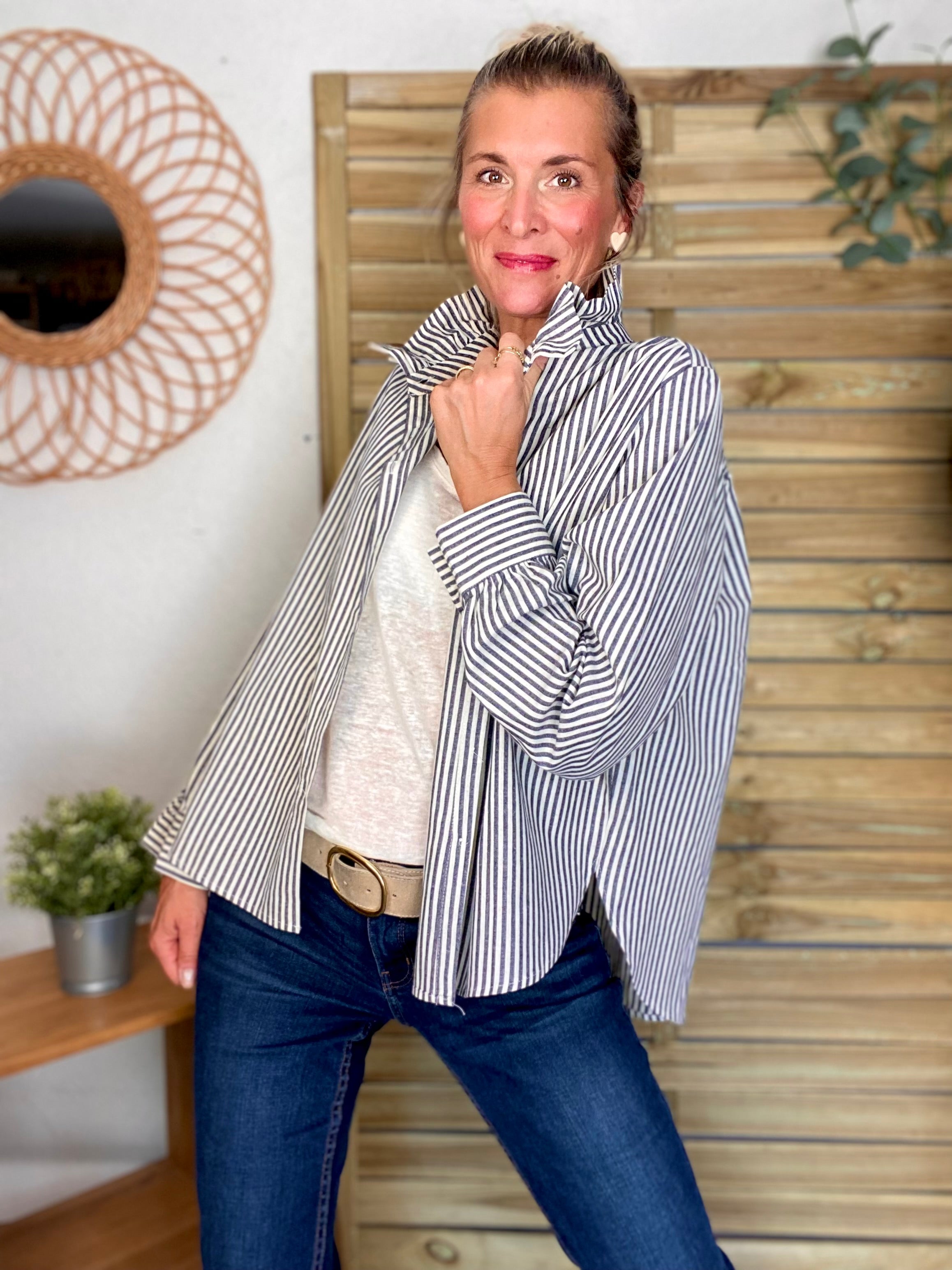 Chemise en coton rayée col victorien BRIGITTE - Bleu charbon