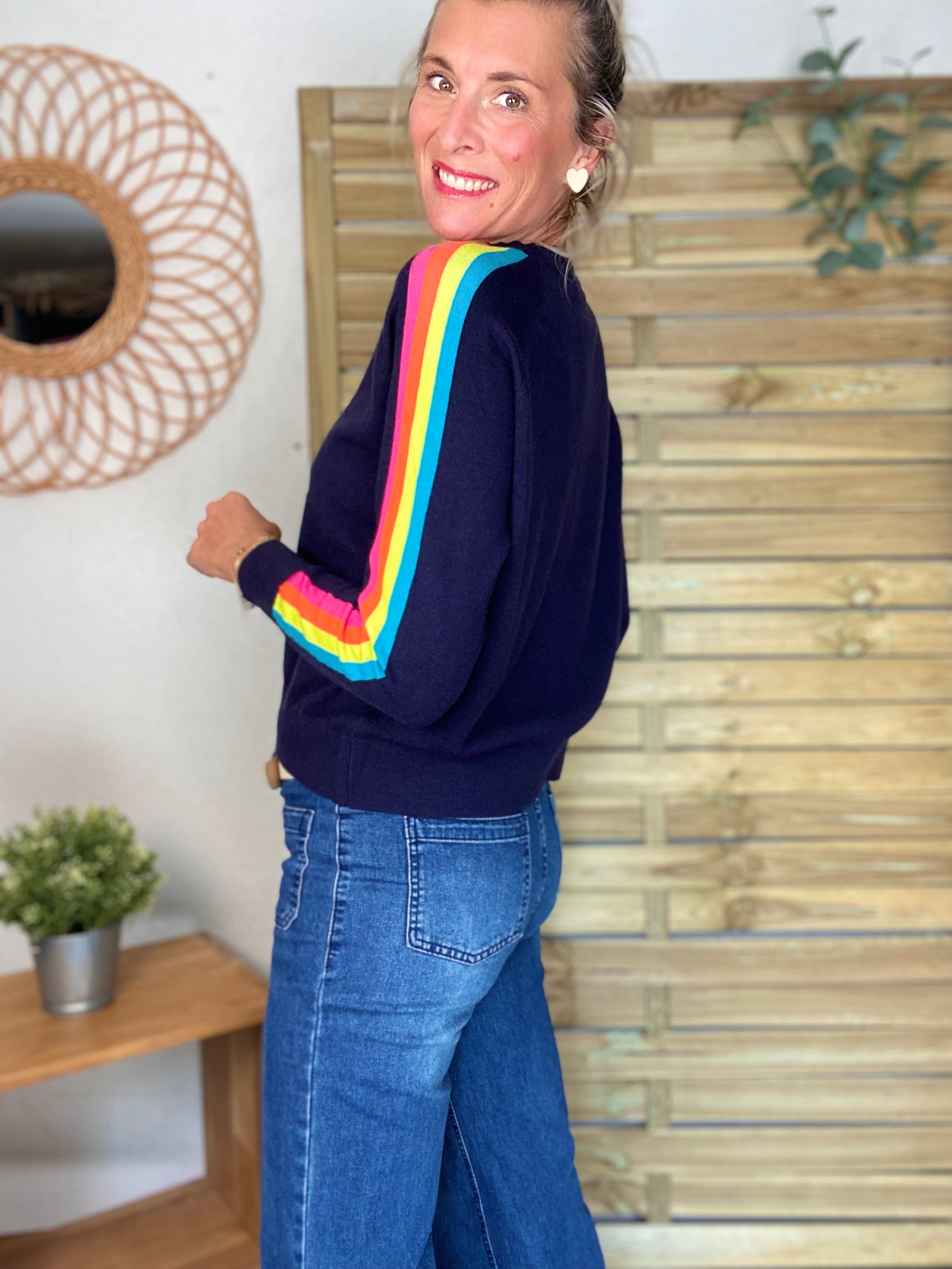 Pull fin avec bandes colorées, col V - RAINBOW 🌈 Bleu marine