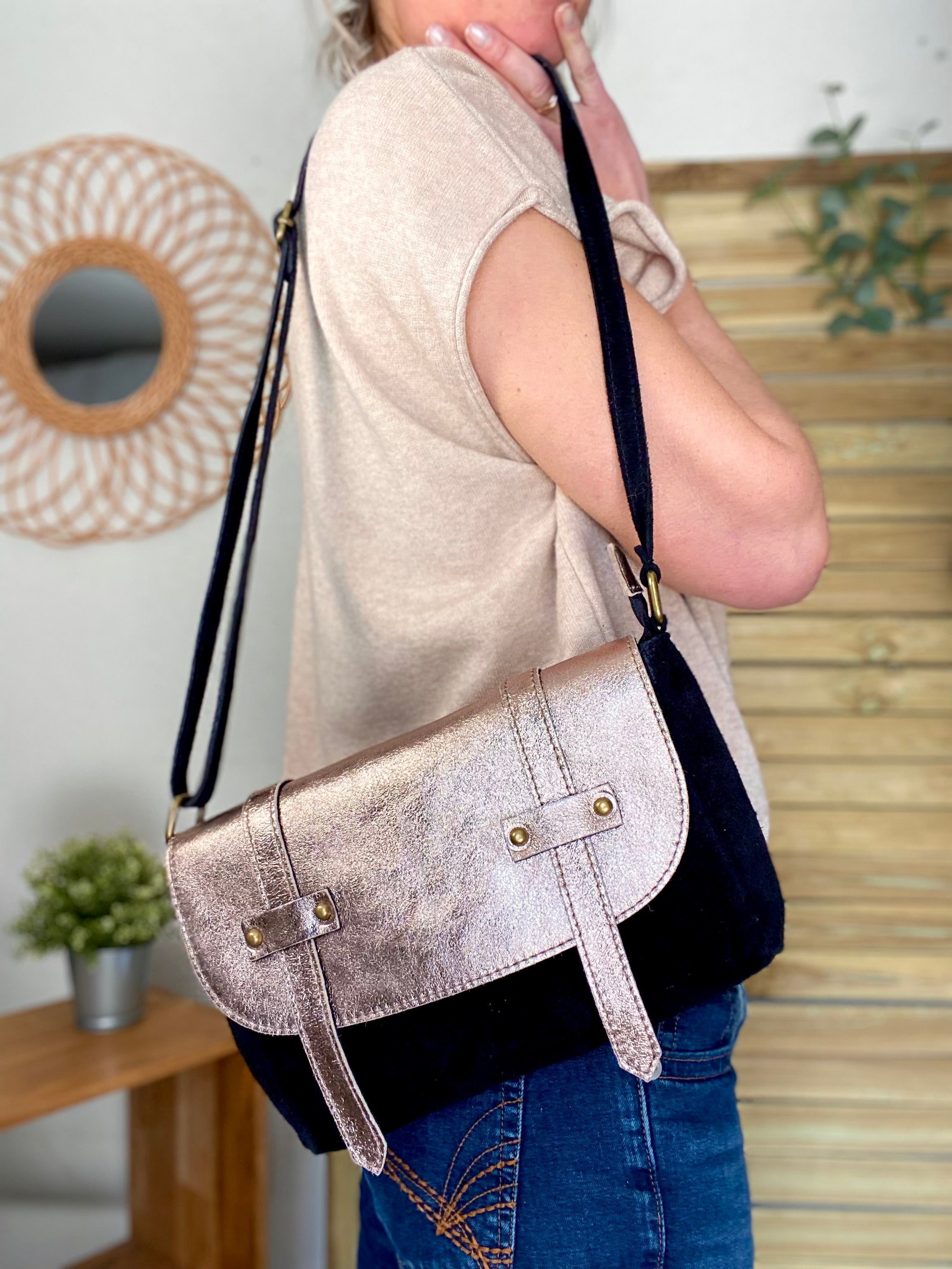 Sac bandoulière en cuir daim et irisé ESMÉE - Noir Bronze