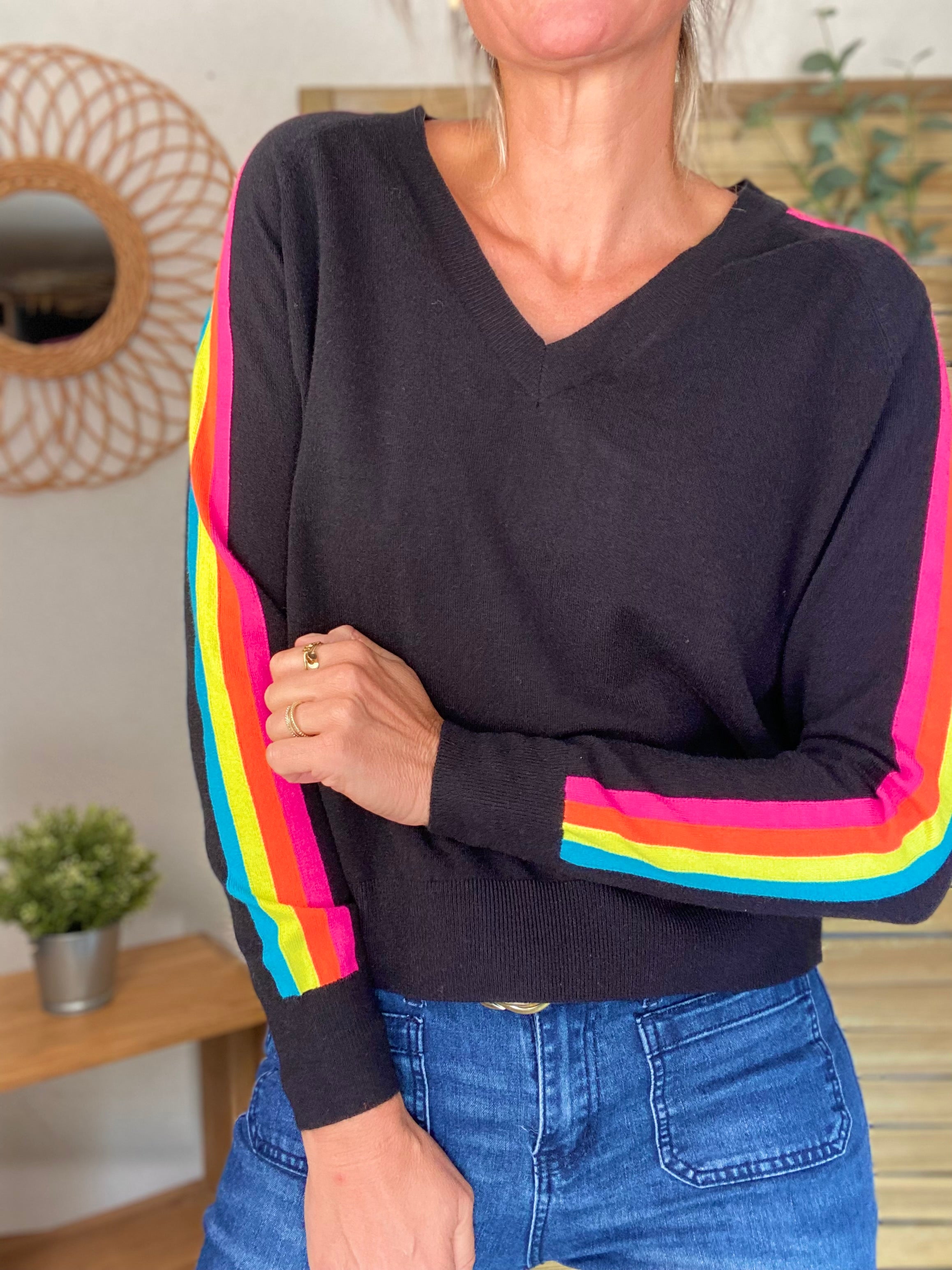 Pull fin avec bandes colorées, col V - RAINBOW 🌈 Noir