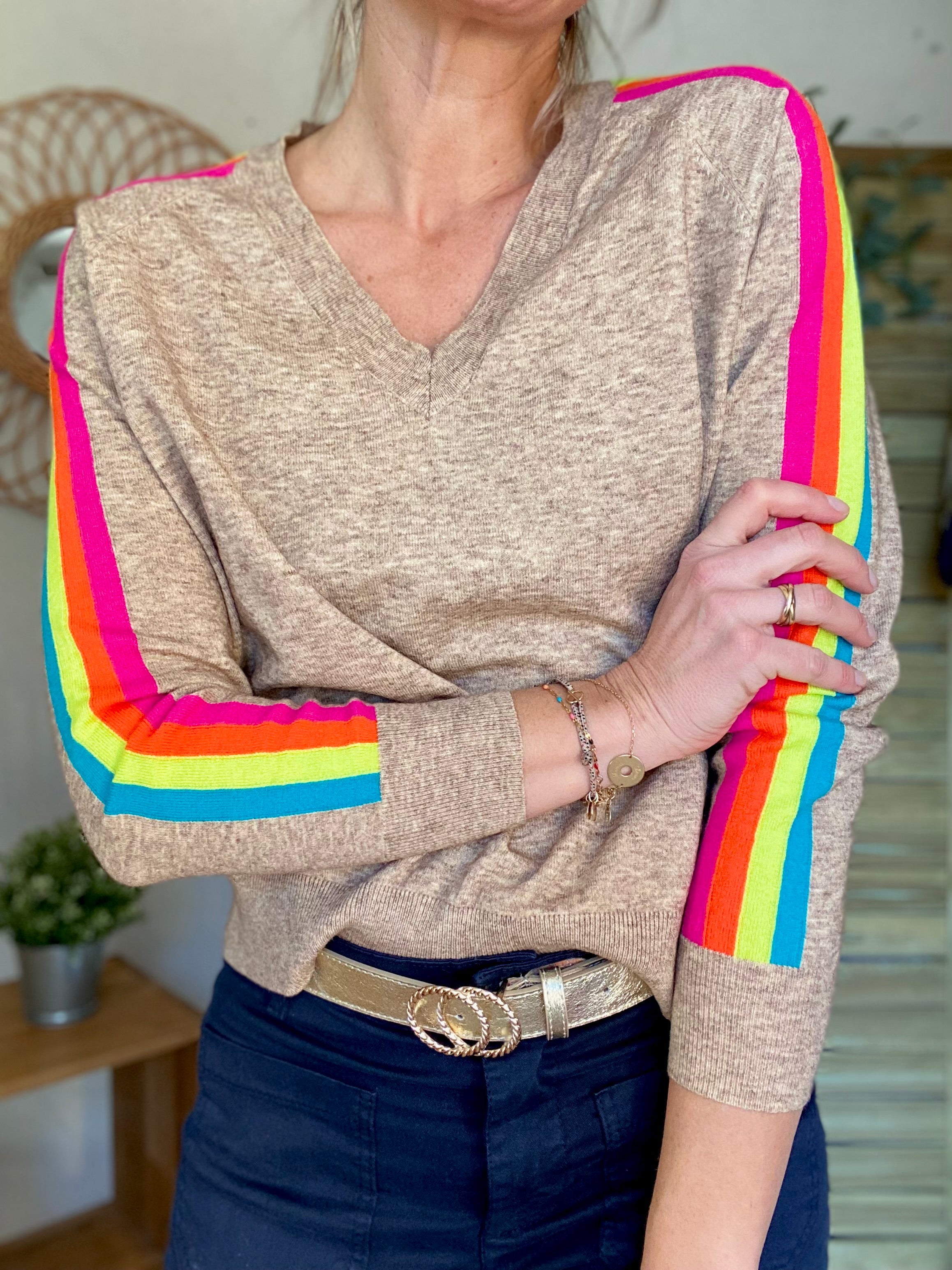 Pull fin avec bandes colorées, col V - RAINBOW 🌈 Taupe chiné
