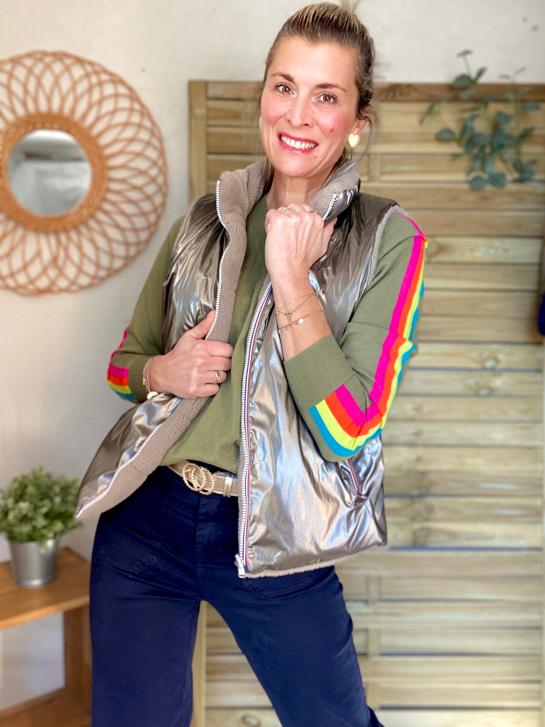 Pull fin avec bandes colorées, col V - RAINBOW 🌈 Kaki