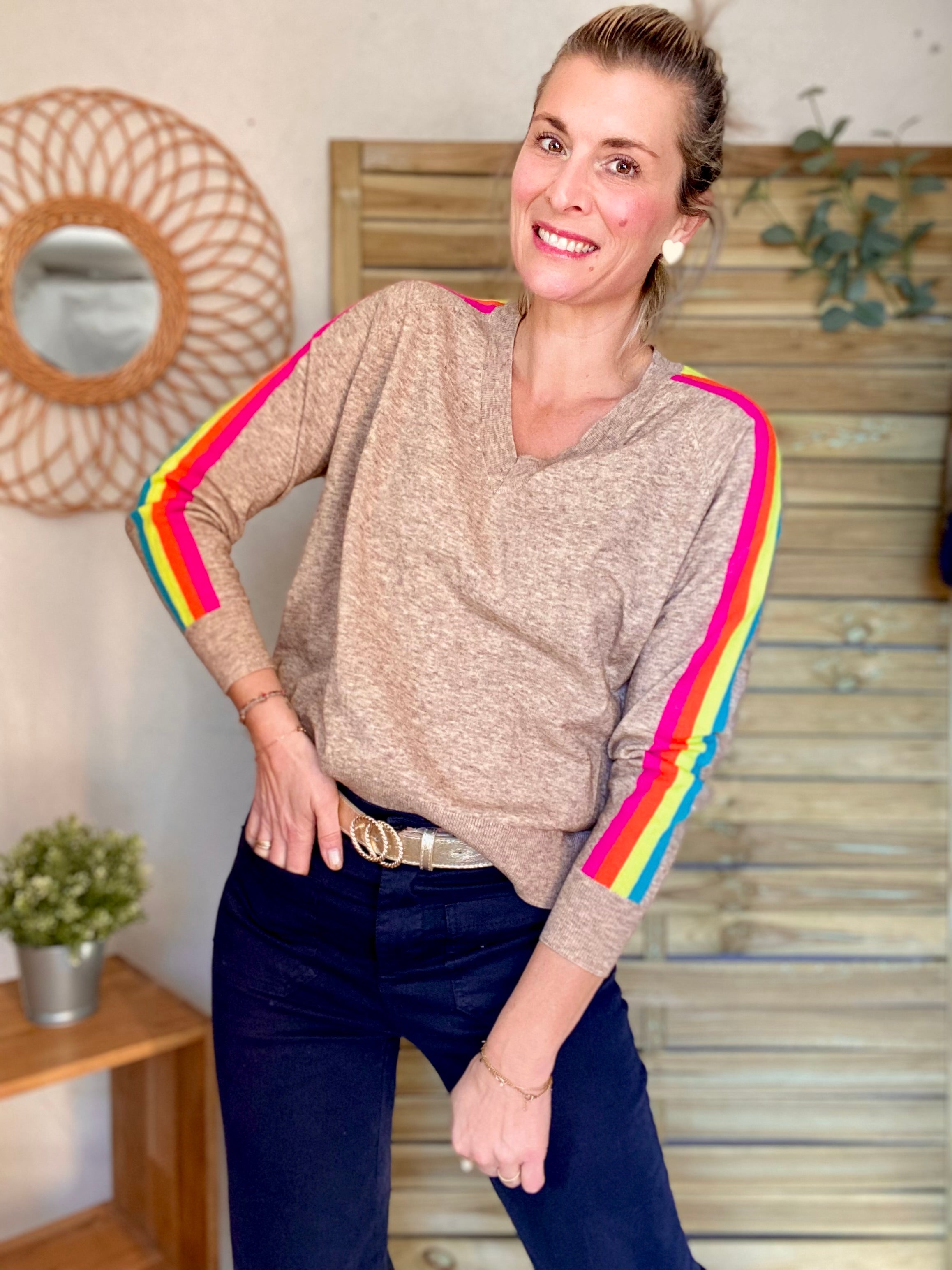 Pull fin avec bandes colorées, col V - RAINBOW 🌈 Taupe chiné
