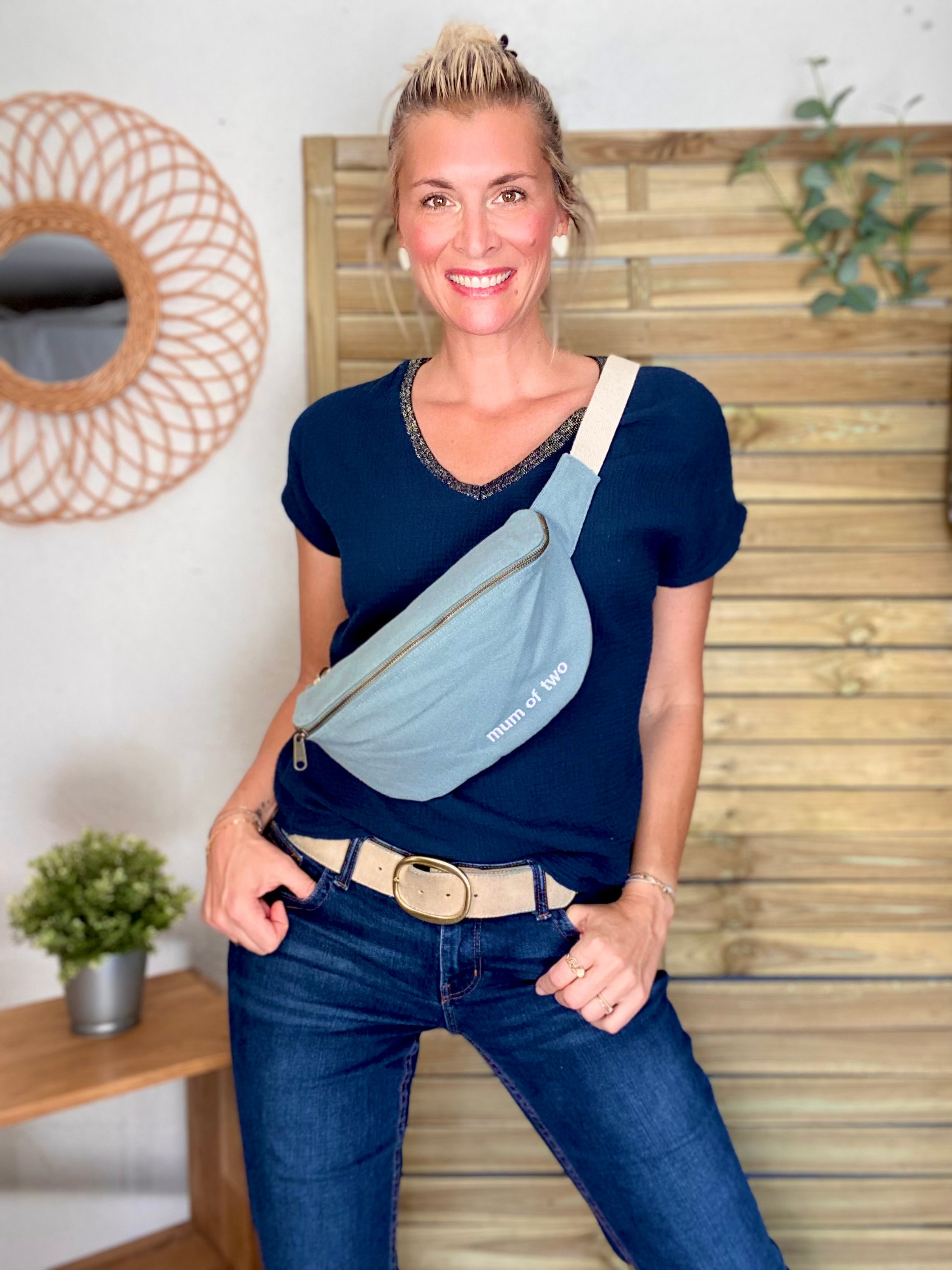 Sac banane en toile MUM OF - Vert sauge - FAMILY IMPACT STORIES