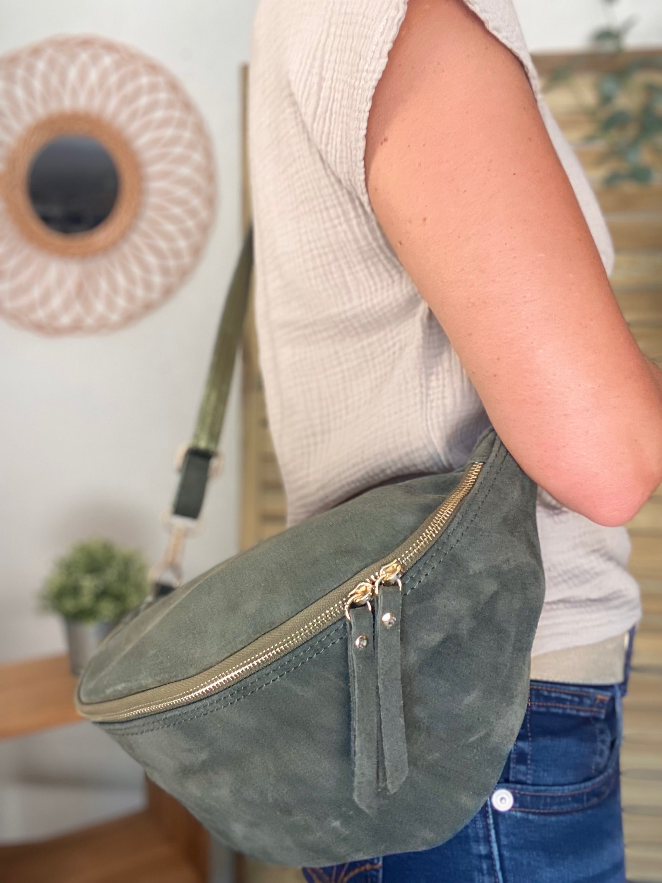 Sac banane XL en croite de cuir - JANE - Kaki