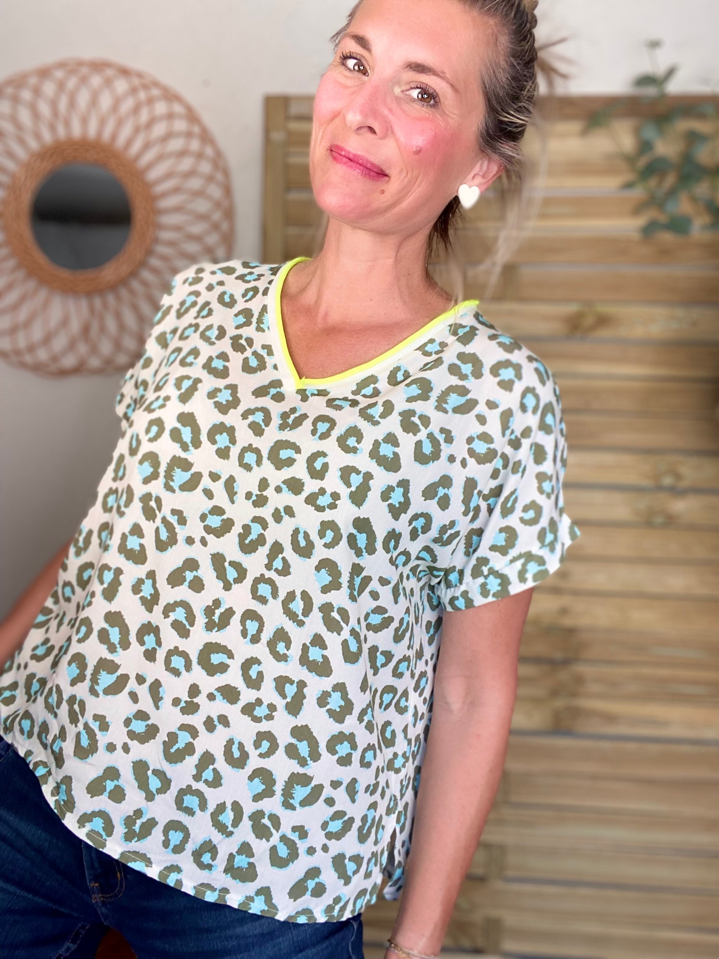 Top imprimé Léo col V avec lurex MISHA - Kaki