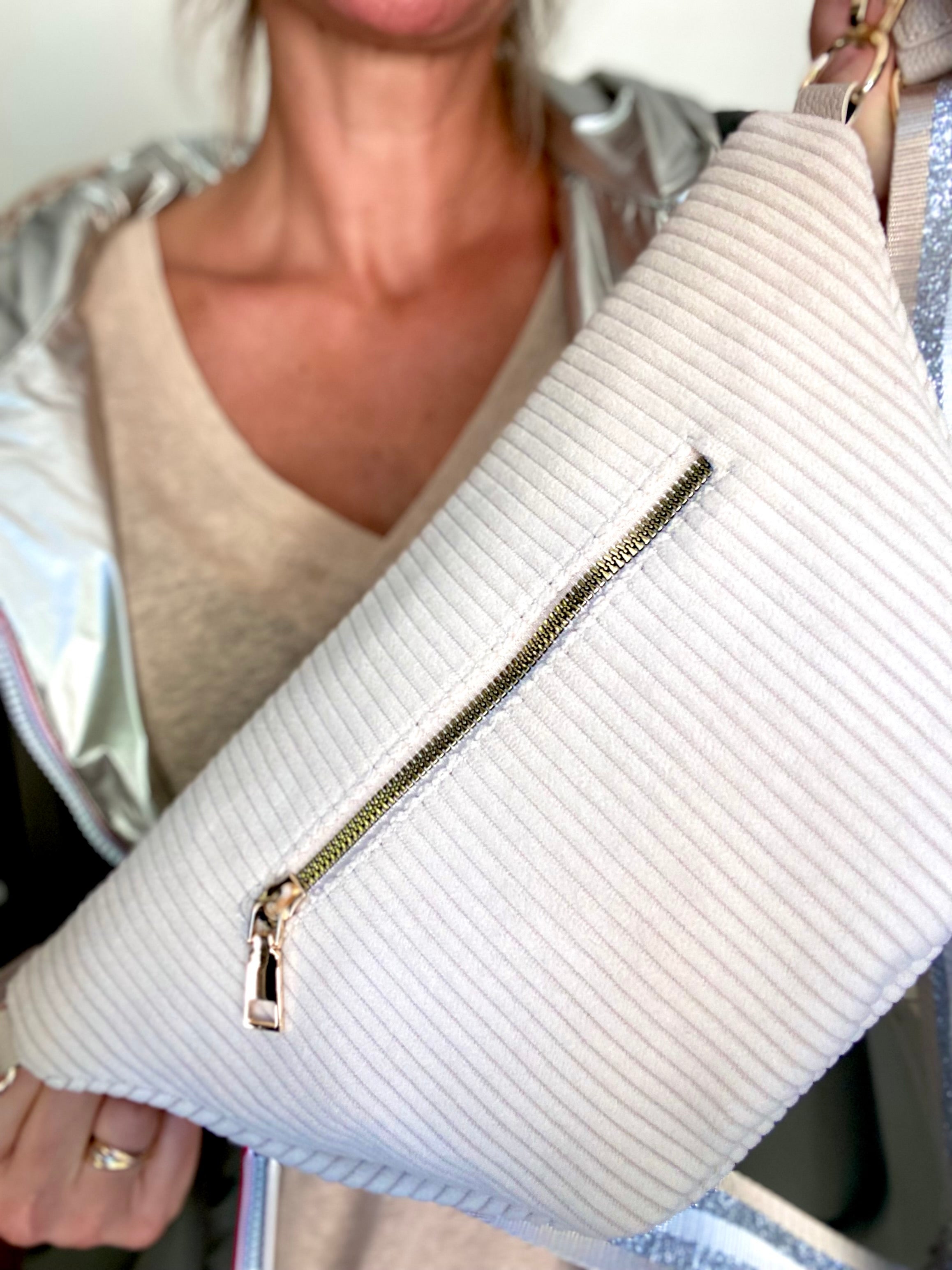 Sac banane XL en velours côtelé 2 zips et sangle fantaisie - WENDY - Beige clair