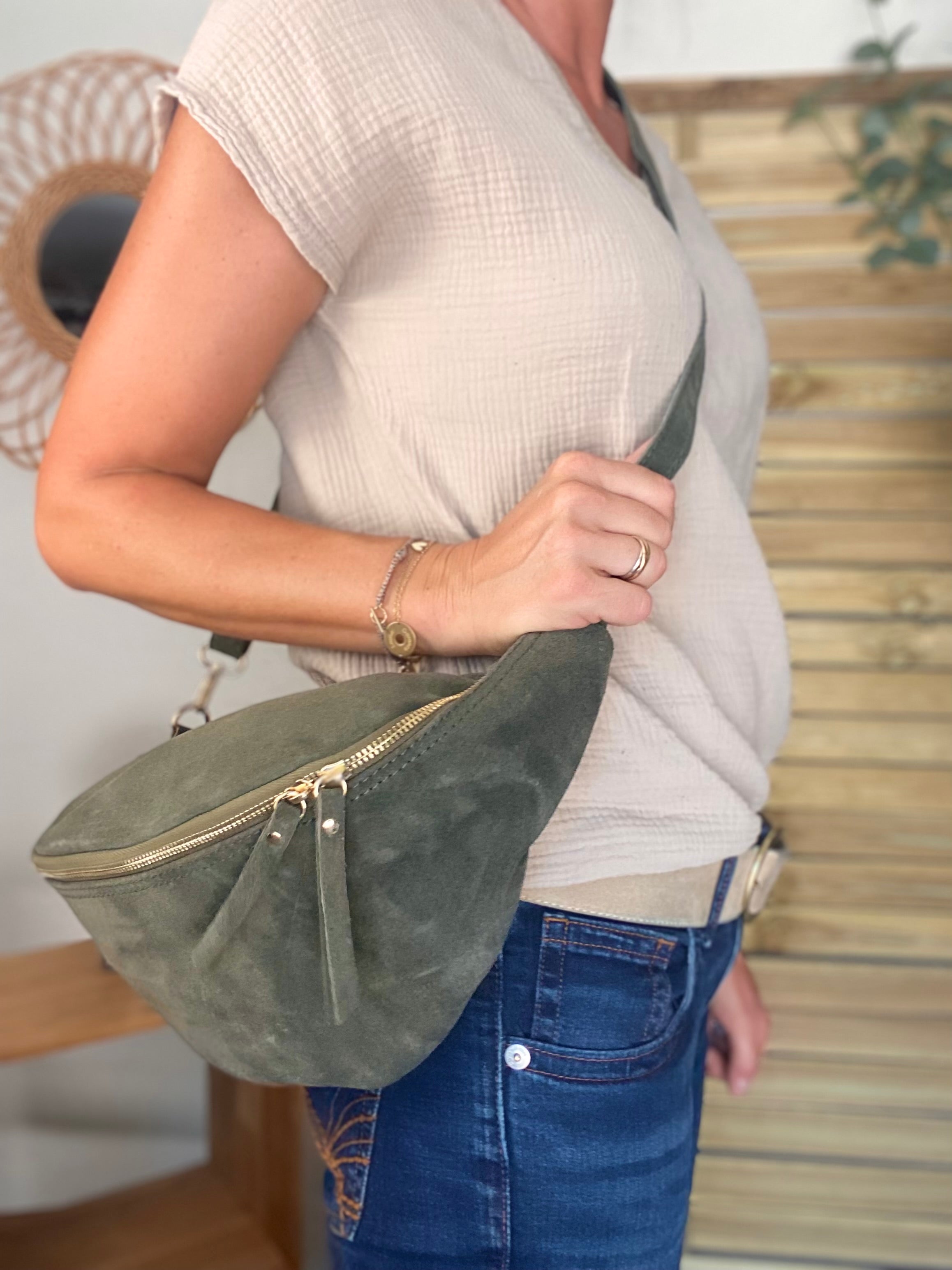 Sac banane XL en croite de cuir - JANE - Kaki