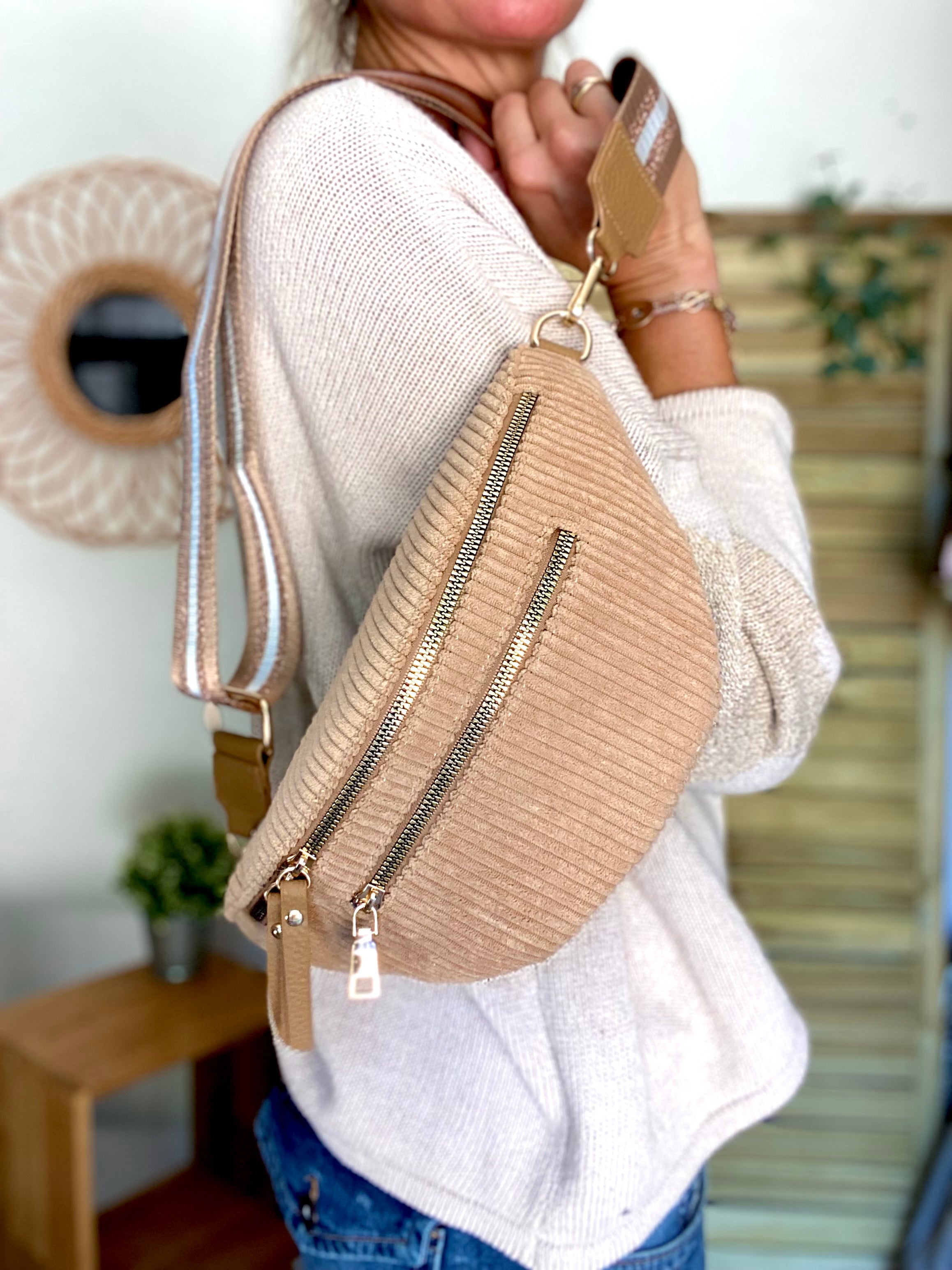 Sac banane en velours côtelé 2 zips et sangle fantaisie - CHARLY - Camel clair (côtelé large)