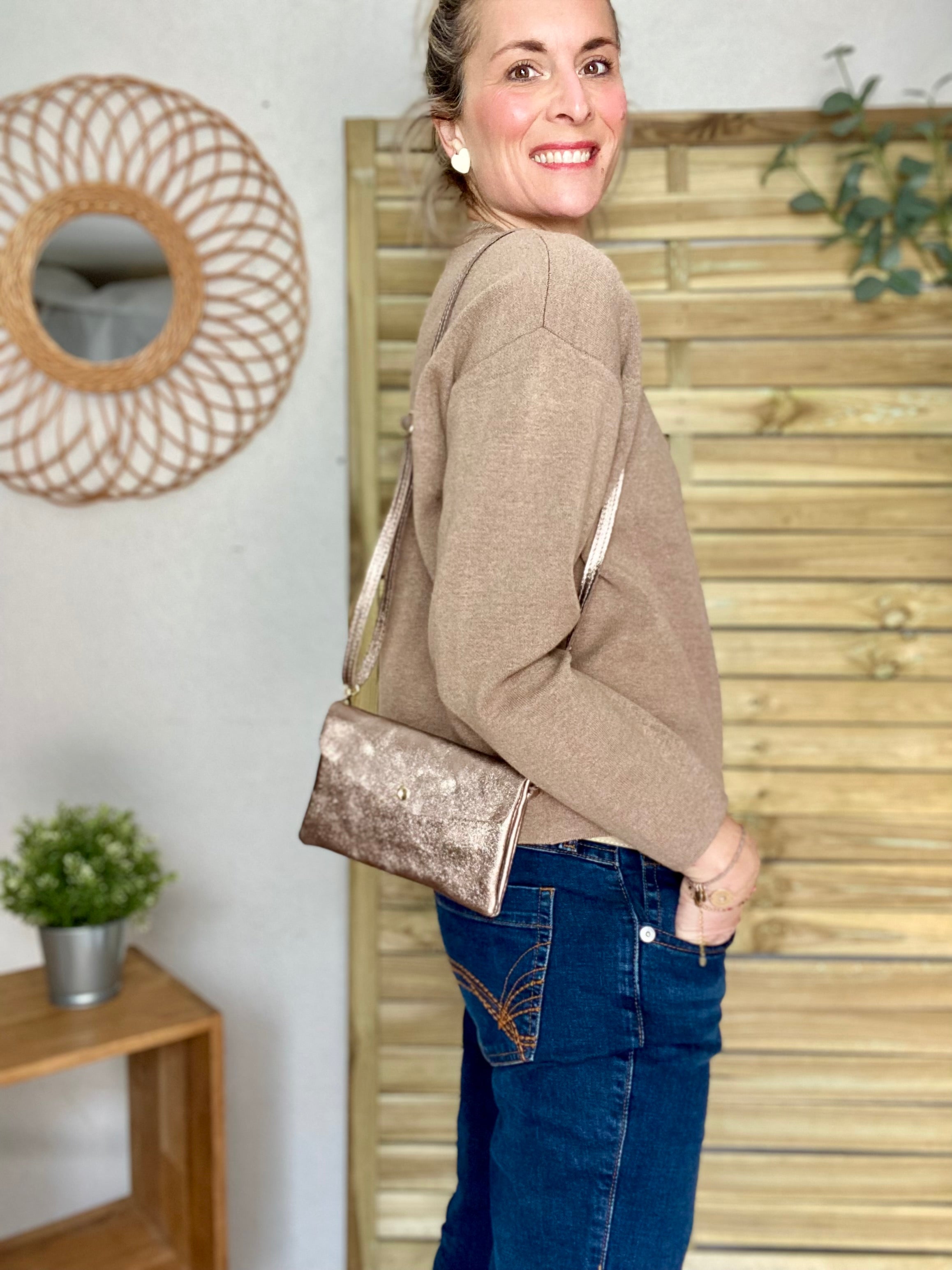 Sac bandoulière / Pochette en cuir irisé - BETTY - Bronze