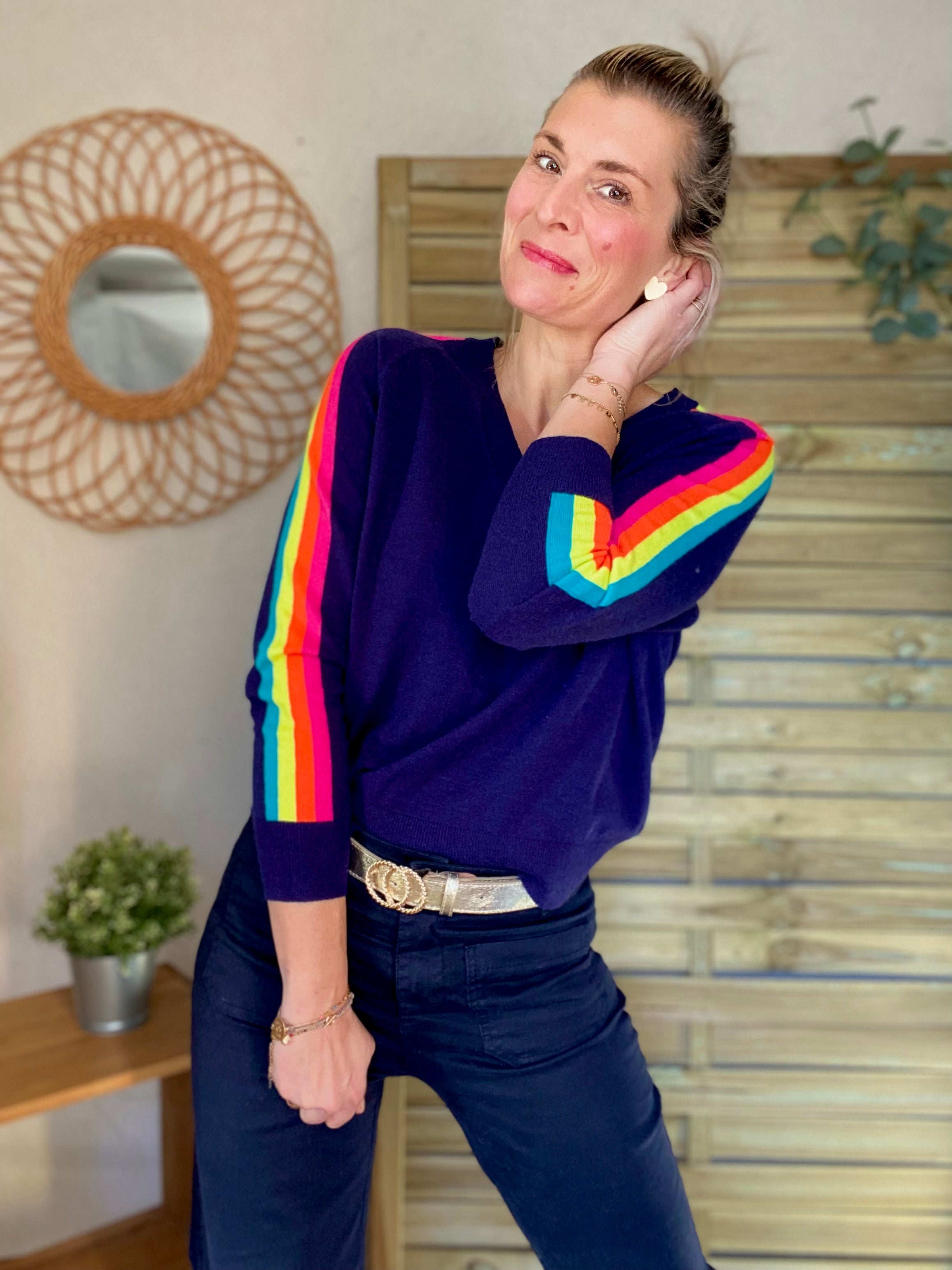 Pull fin avec bandes colorées, col V - RAINBOW 🌈 Bleu marine