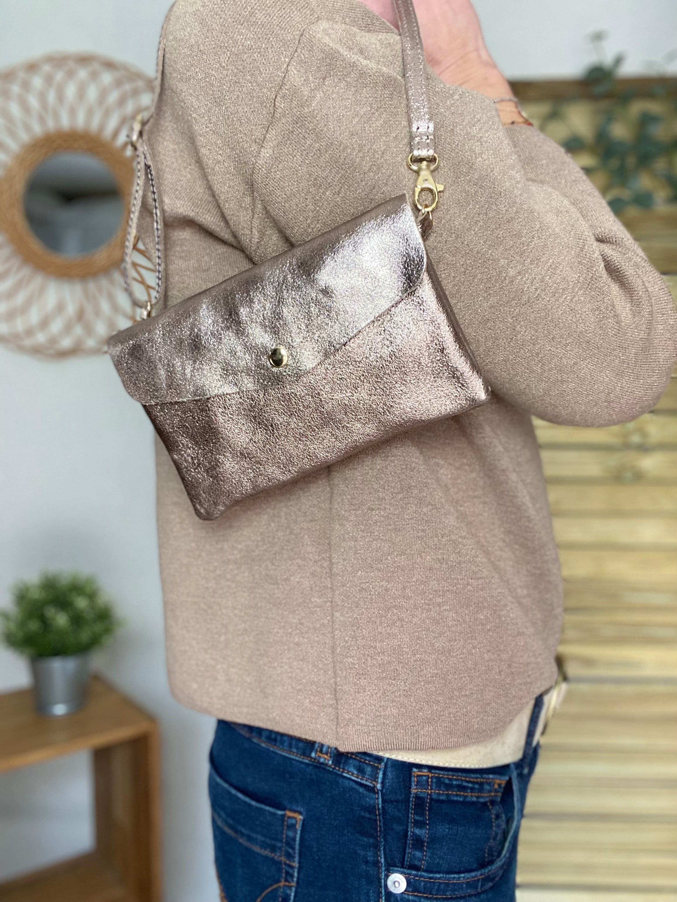 Sac bandoulière / Pochette en cuir irisé - BETTY - Bronze