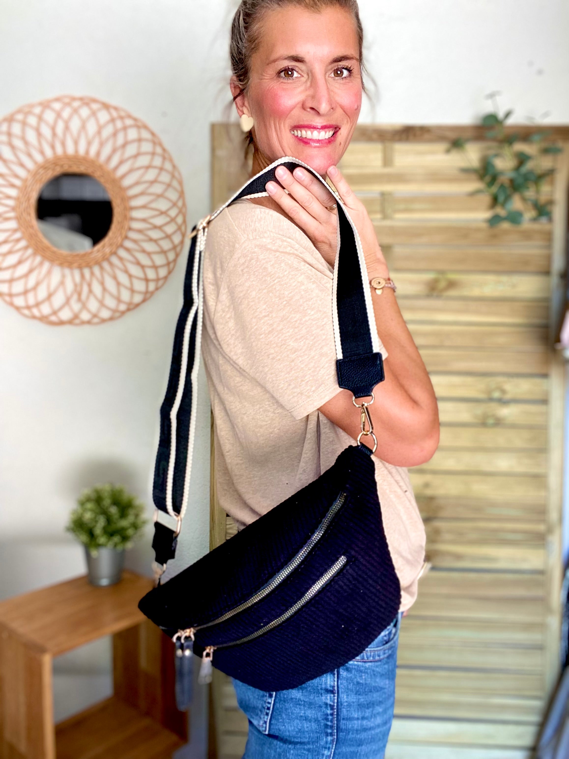 Sac banane XL en velours côtelé 2 zips et sangle fantaisie - WENDY - Noir