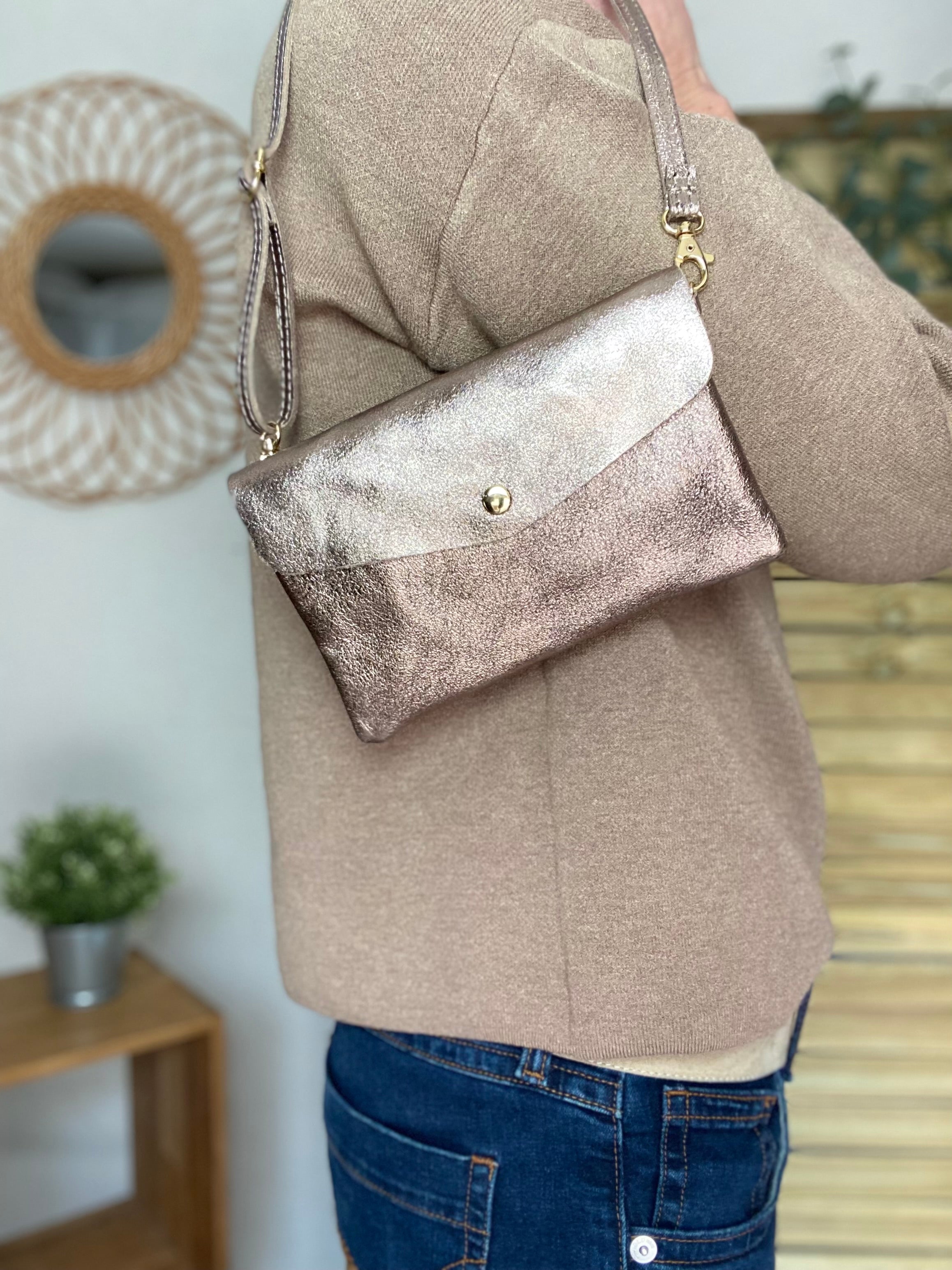 Sac bandoulière / Pochette en cuir irisé - BETTY - Bronze