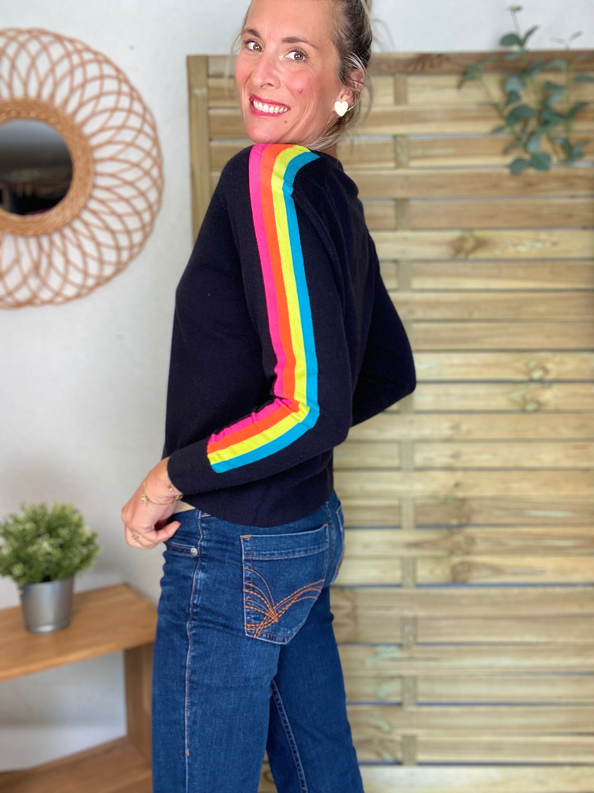 Pull fin avec bandes colorées, col V - RAINBOW 🌈 Noir