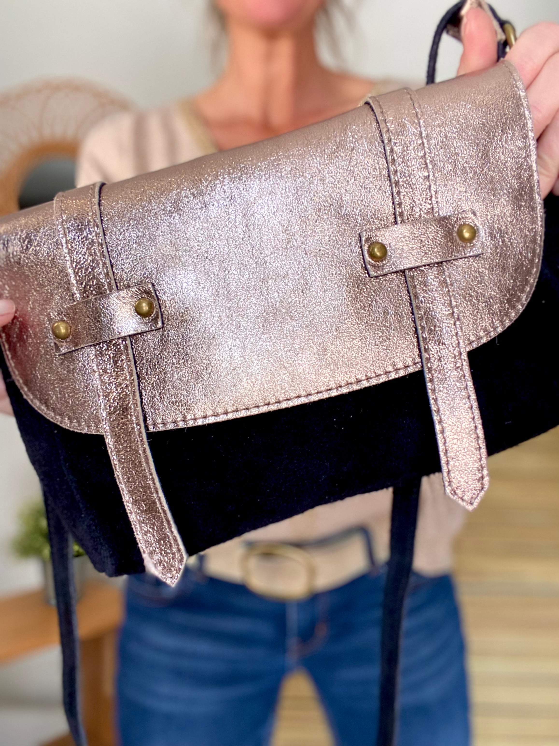 Sac bandoulière en cuir daim et irisé ESMÉE - Noir Bronze