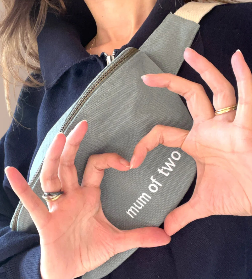 Sac banane en toile MUM OF - Vert sauge - FAMILY IMPACT STORIES