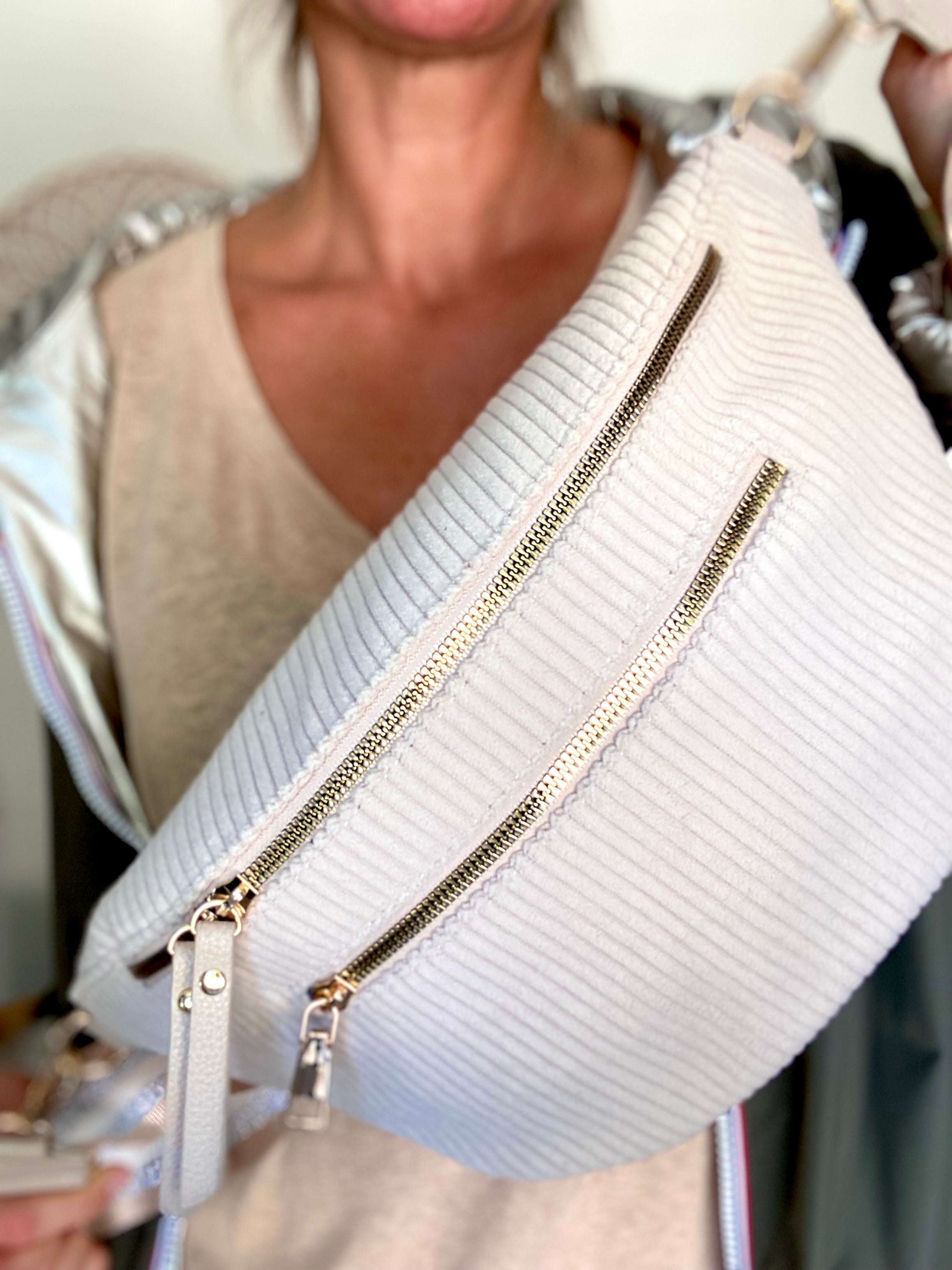 Sac banane XL en velours côtelé 2 zips et sangle fantaisie - WENDY - Beige clair