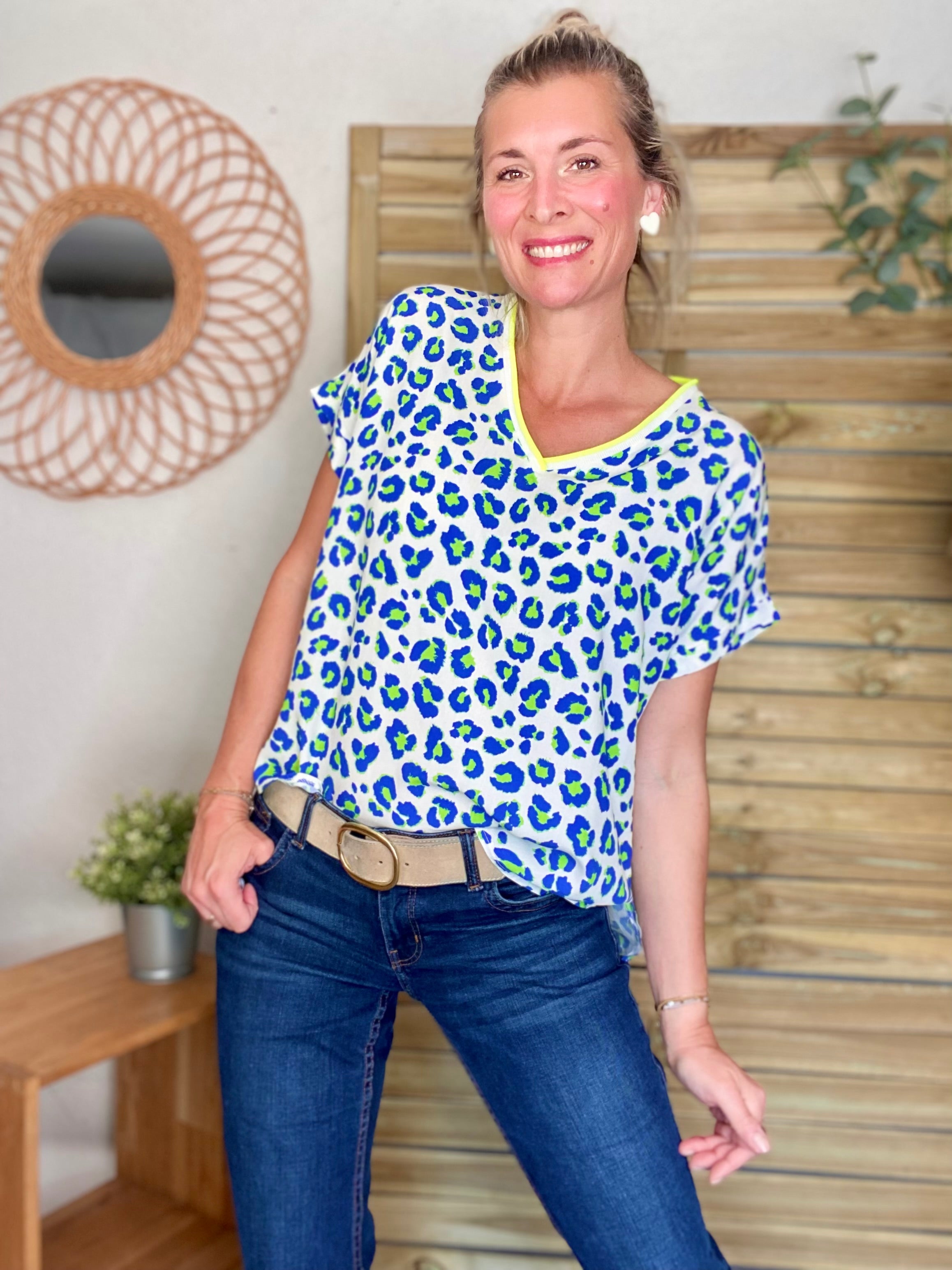 Top imprimé Léo col V avec lurex MISHA - Bleu roi