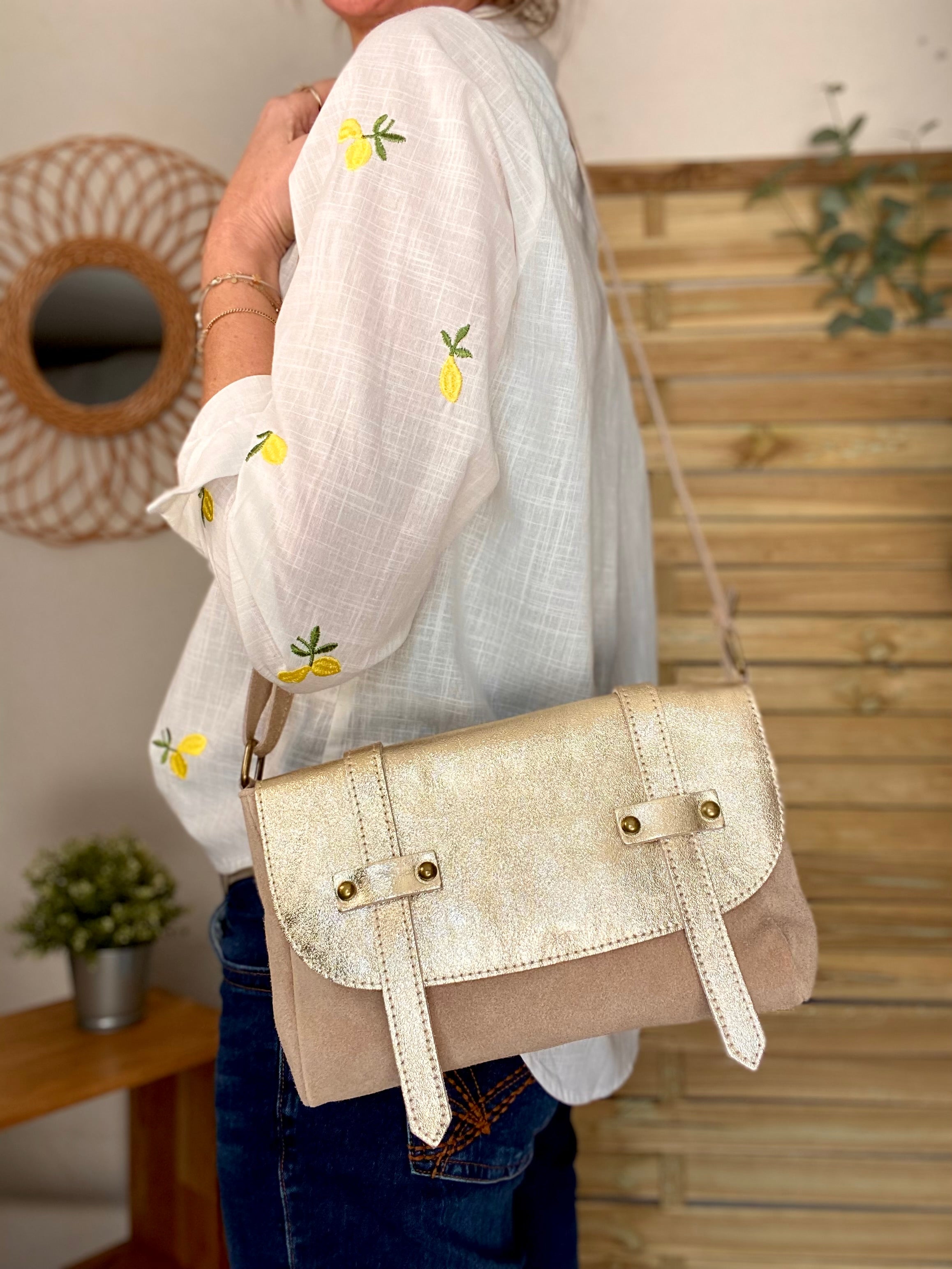 Sac bandoulière en cuir daim et irisé ESMÉE - Beige Doré