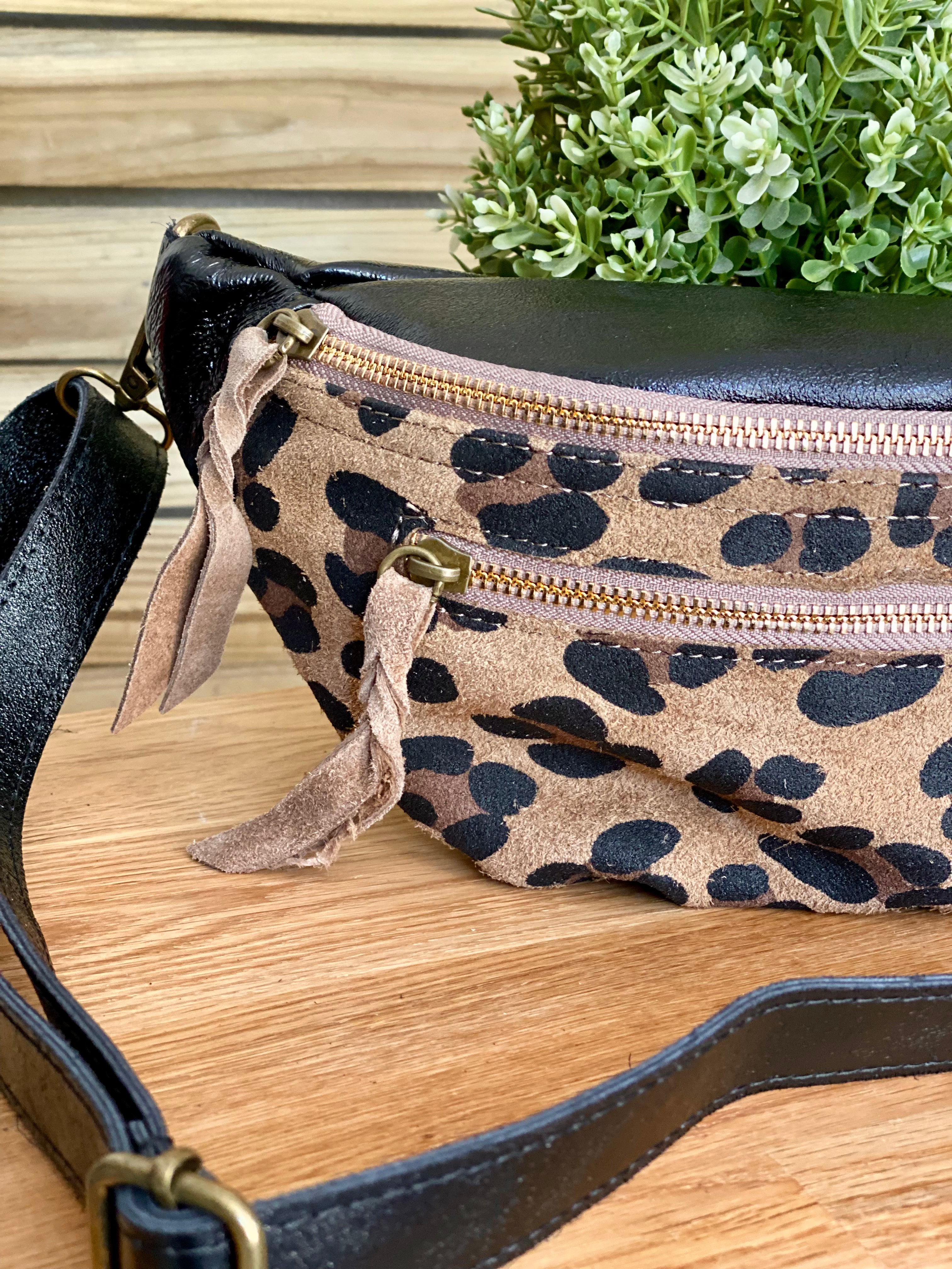 Sac banane en cuir irisé et velours léo - OPRAH - Léo Noir (avec poche avant)