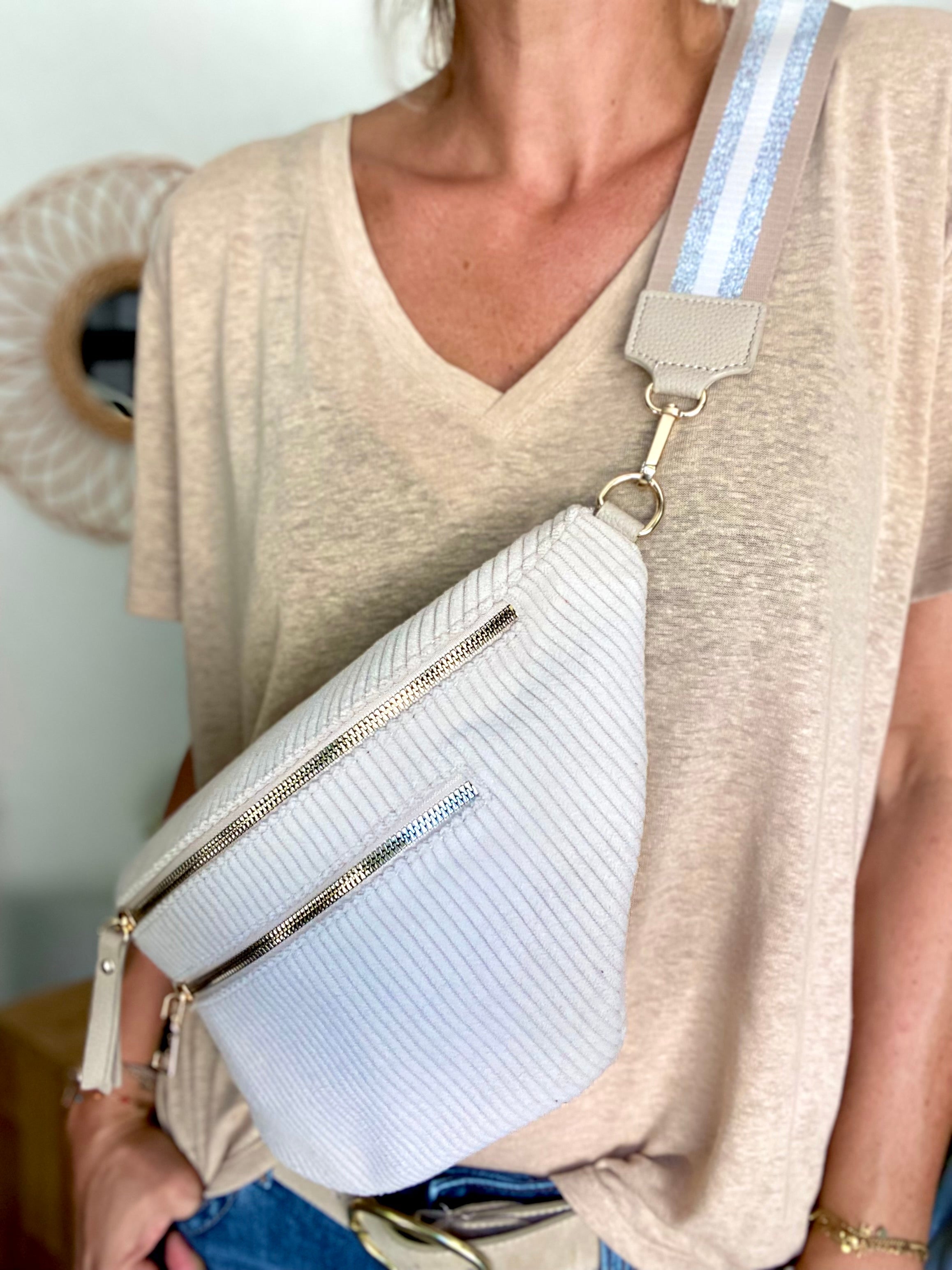 Sac banane XL en velours côtelé 2 zips et sangle fantaisie - WENDY - Beige clair
