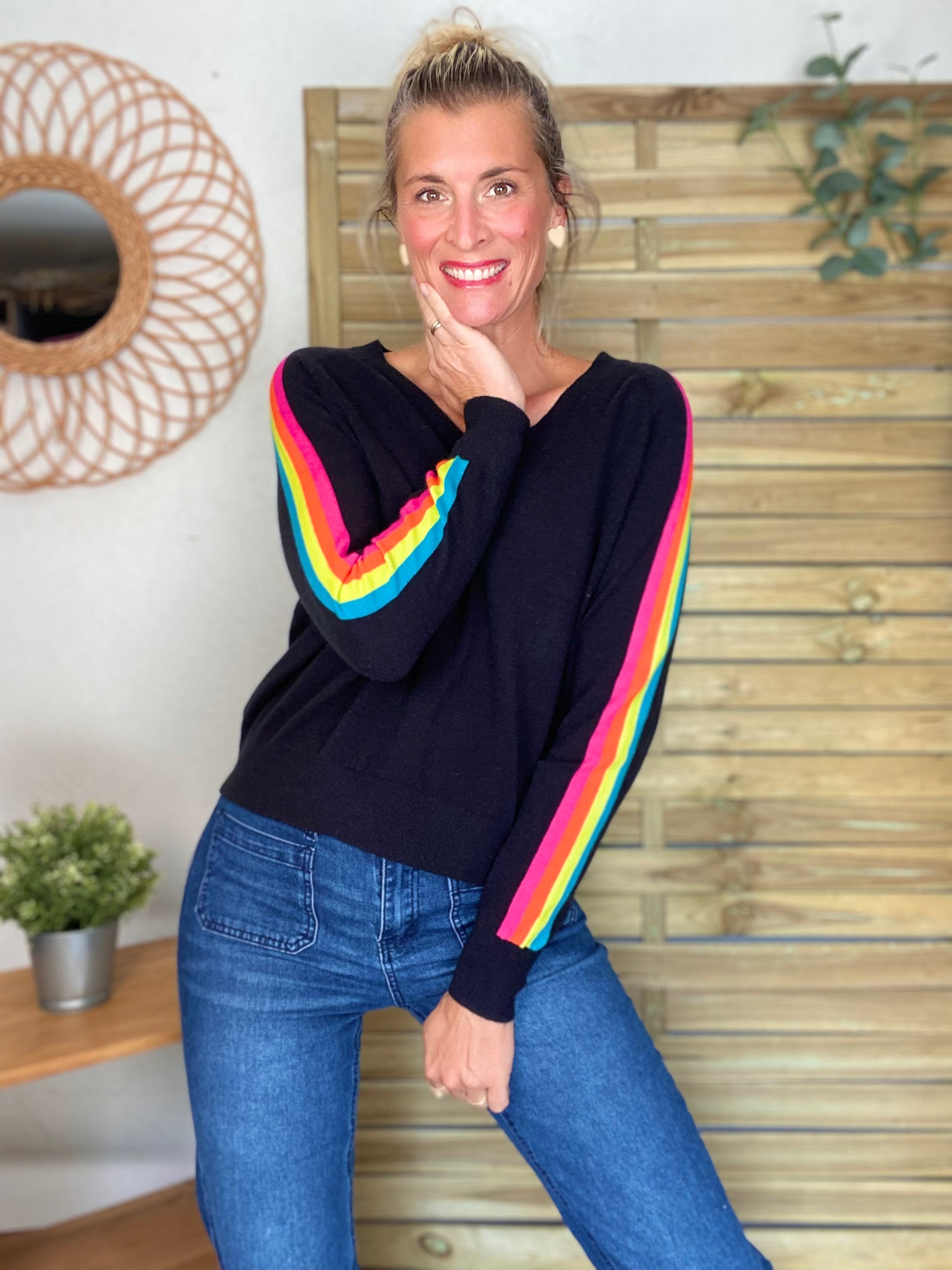 Pull fin avec bandes colorées, col V - RAINBOW 🌈 Noir
