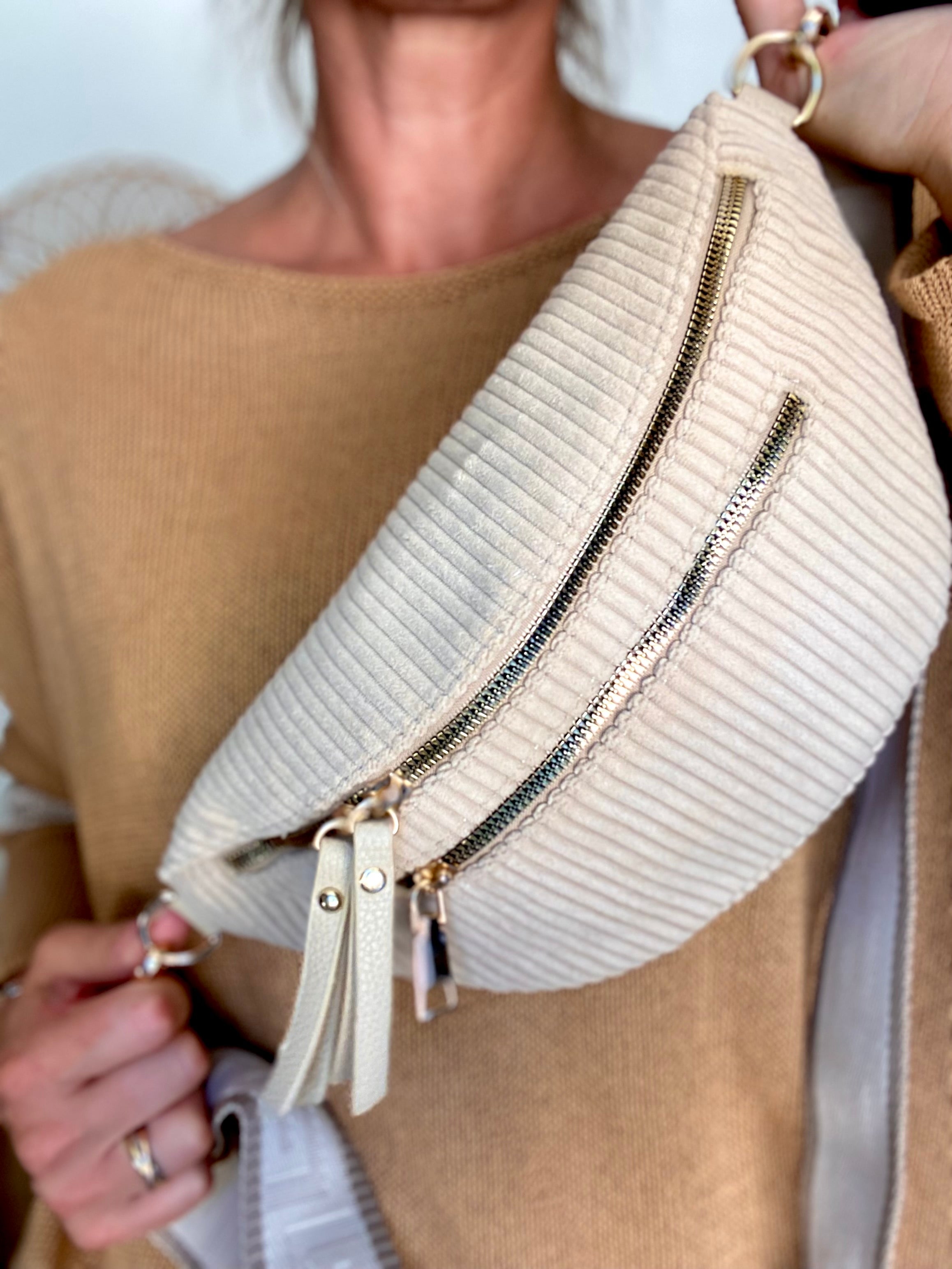 Sac banane en velours côtelé 2 zips et sangle fantaisie - CHARLY - Beige moyen (côtelé large)