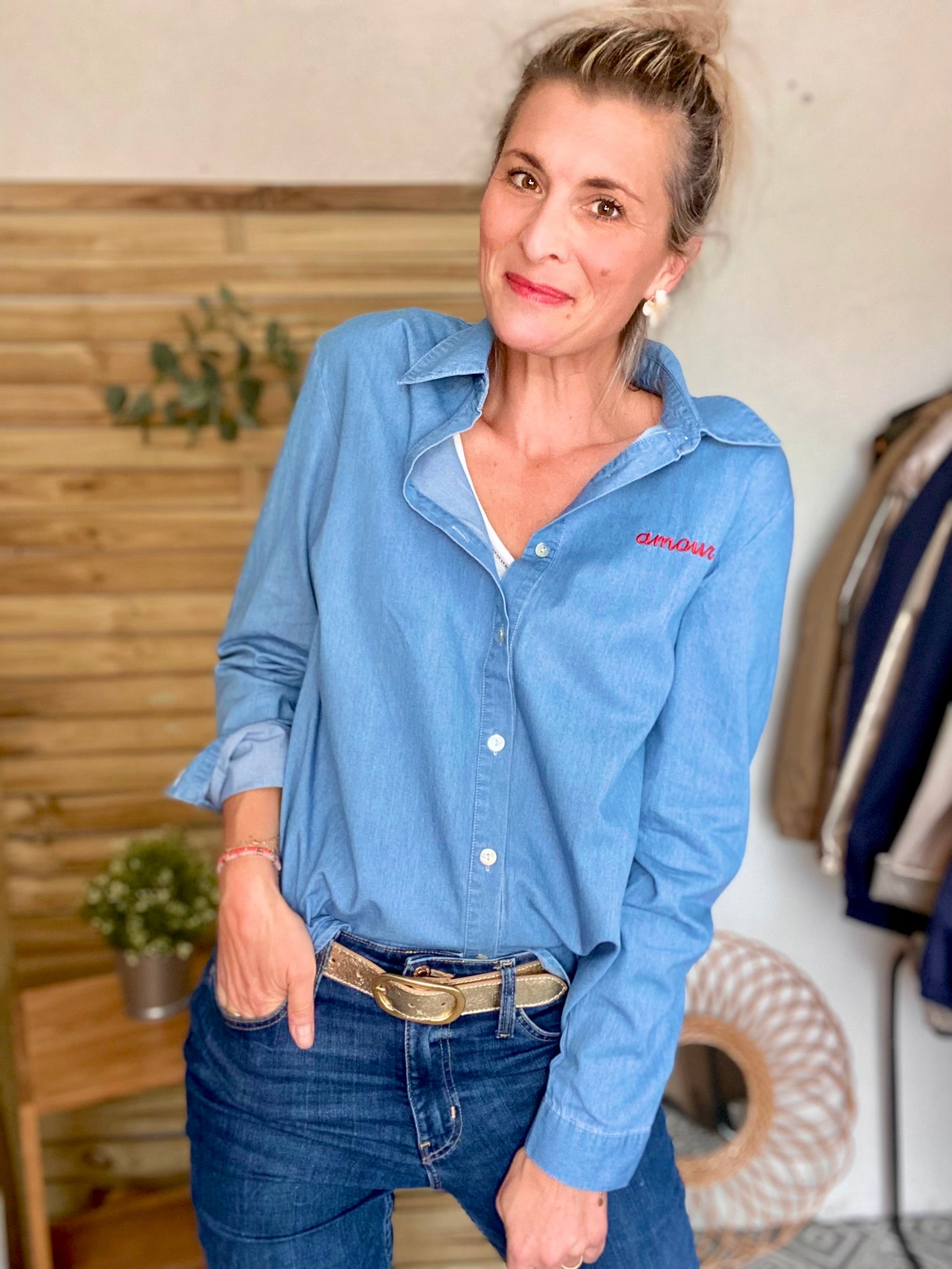Chemise en coton brodé rouge amour IZÏA - Bleu jean