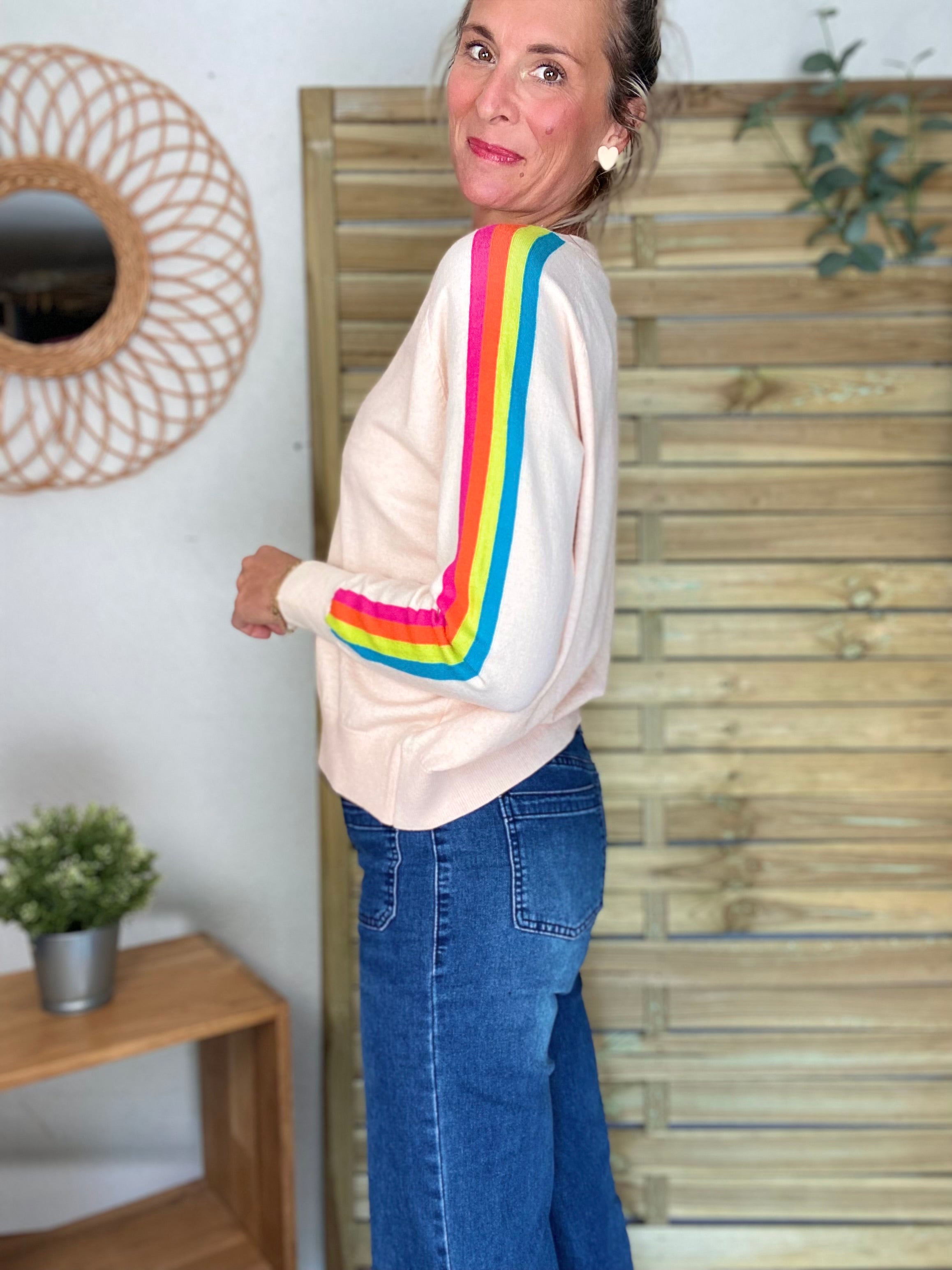 Pull fin avec bandes colorées, col V - RAINBOW 🌈 Rose clair