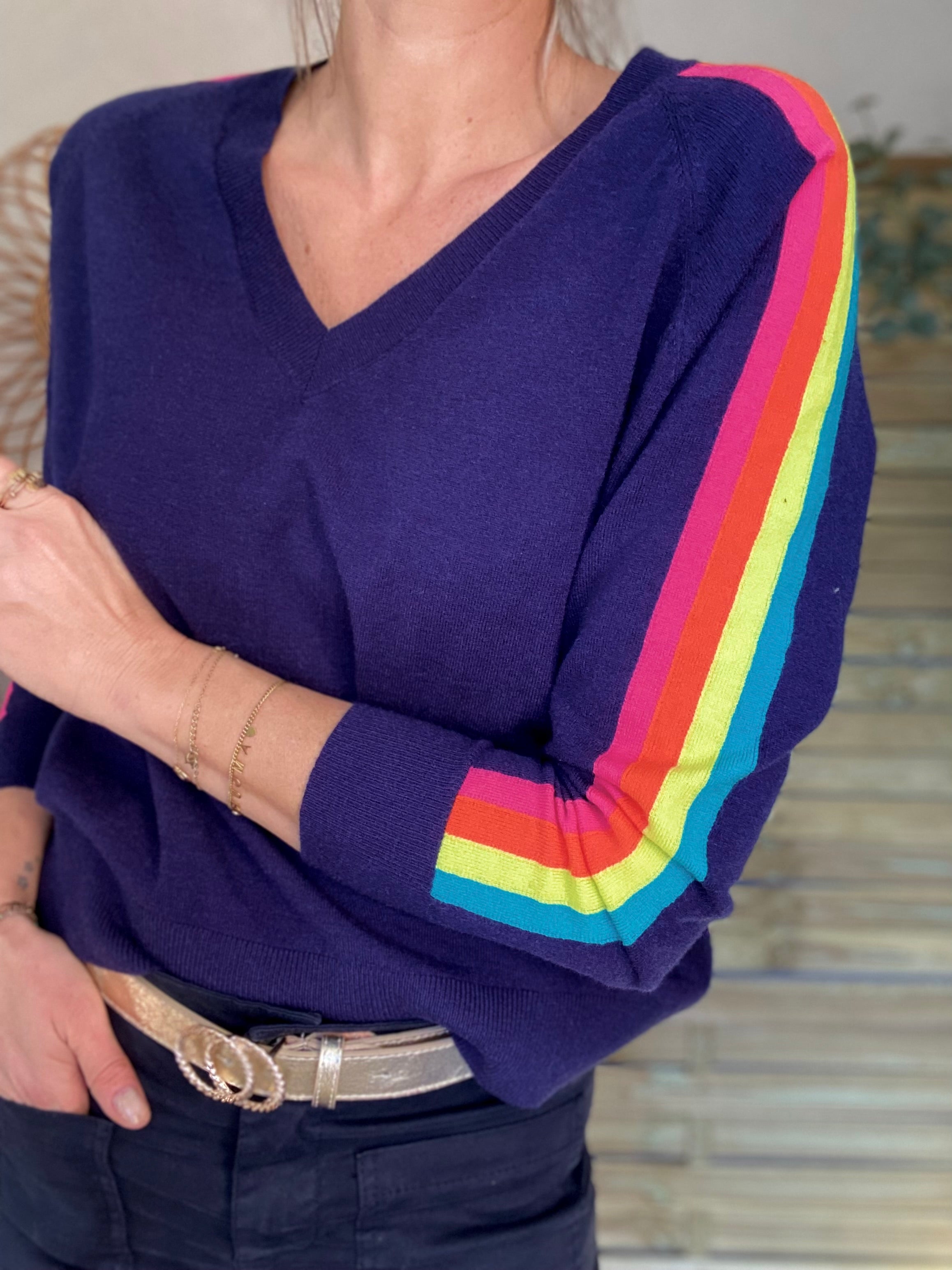 Pull fin avec bandes colorées, col V - RAINBOW 🌈 Bleu marine