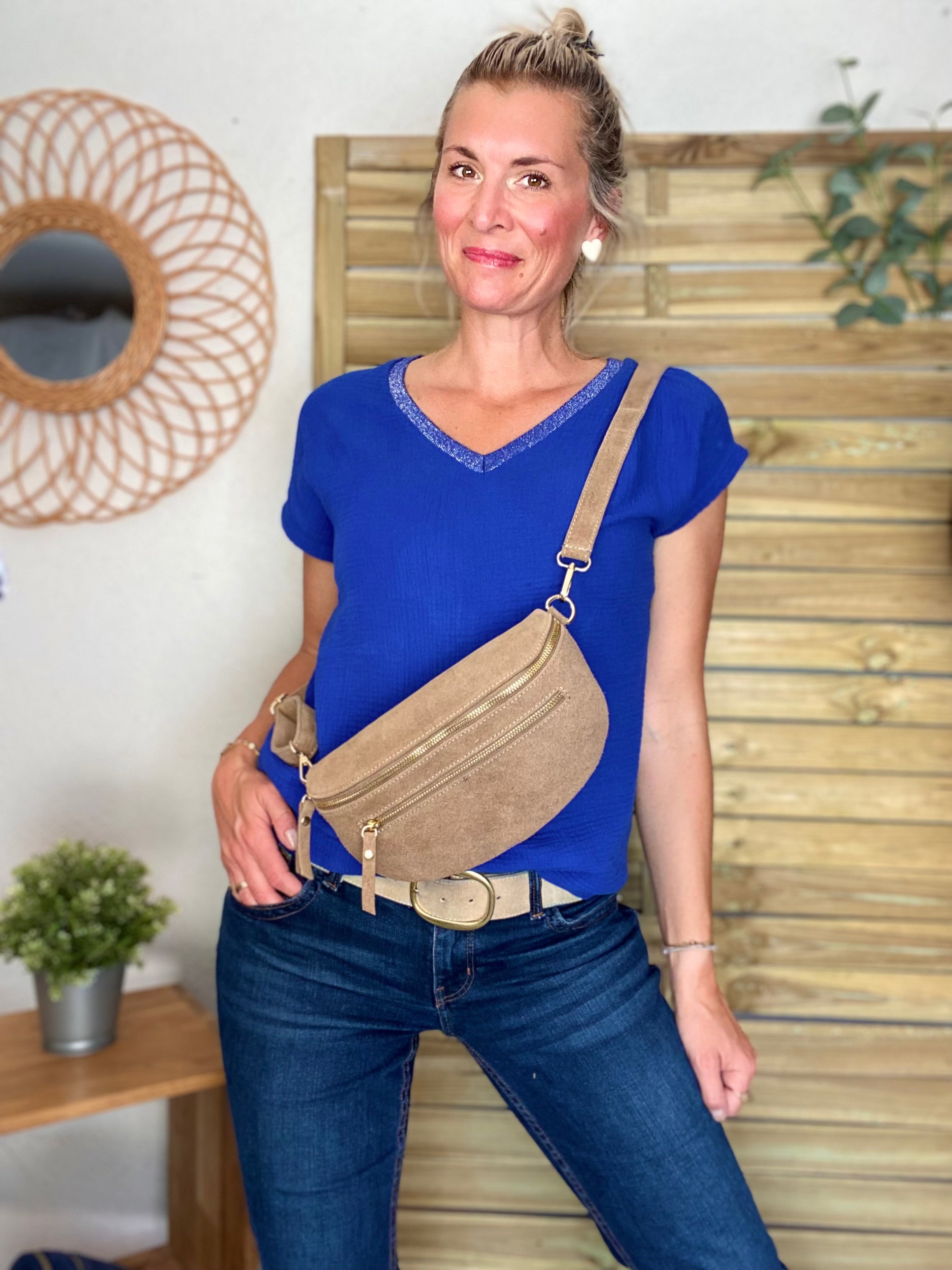 Sac banane en croûte de cuir + poche avant ALISON - Taupe