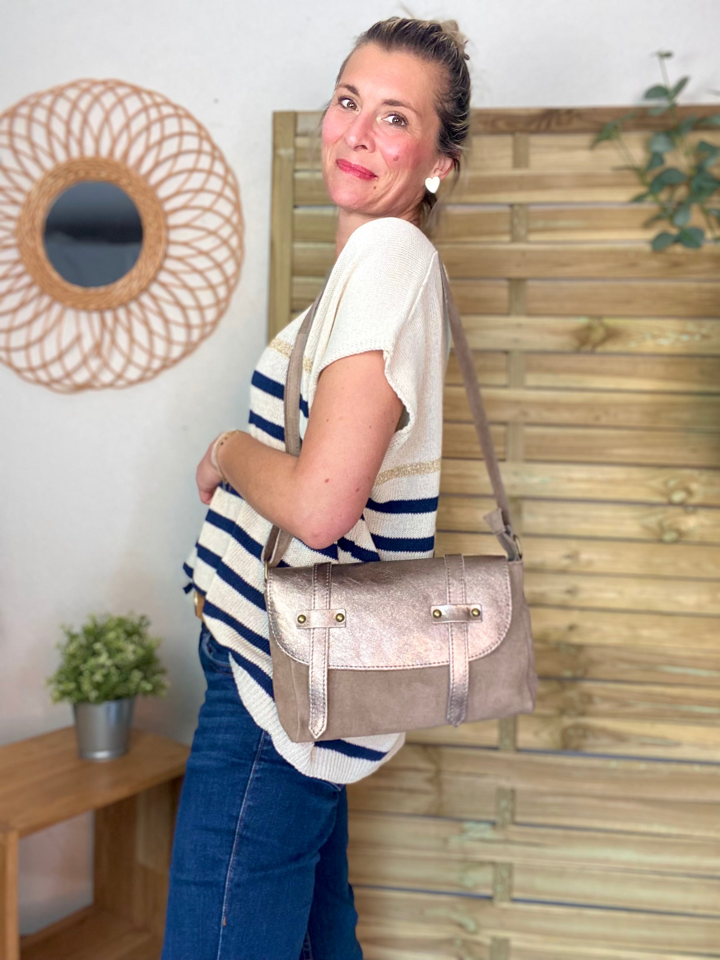 Sac bandoulière en cuir daim et irisé ESMÉE - Taupe