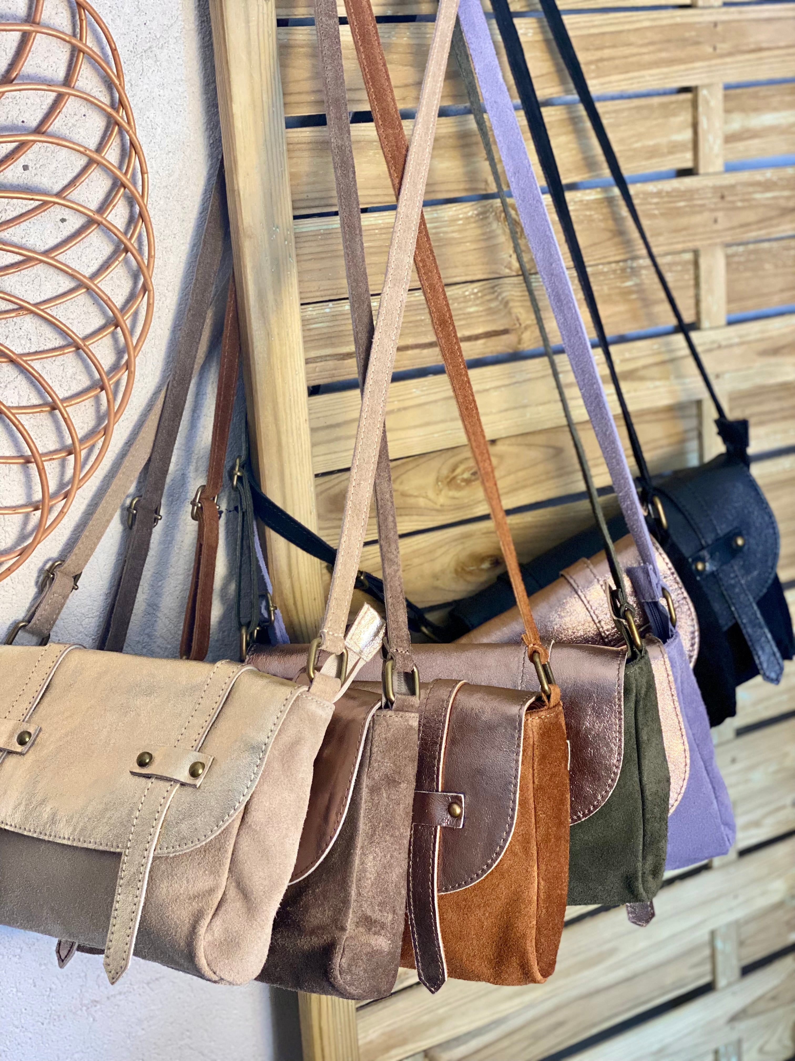 Sac bandoulière en cuir daim et irisé ESMÉE - Noir Bronze