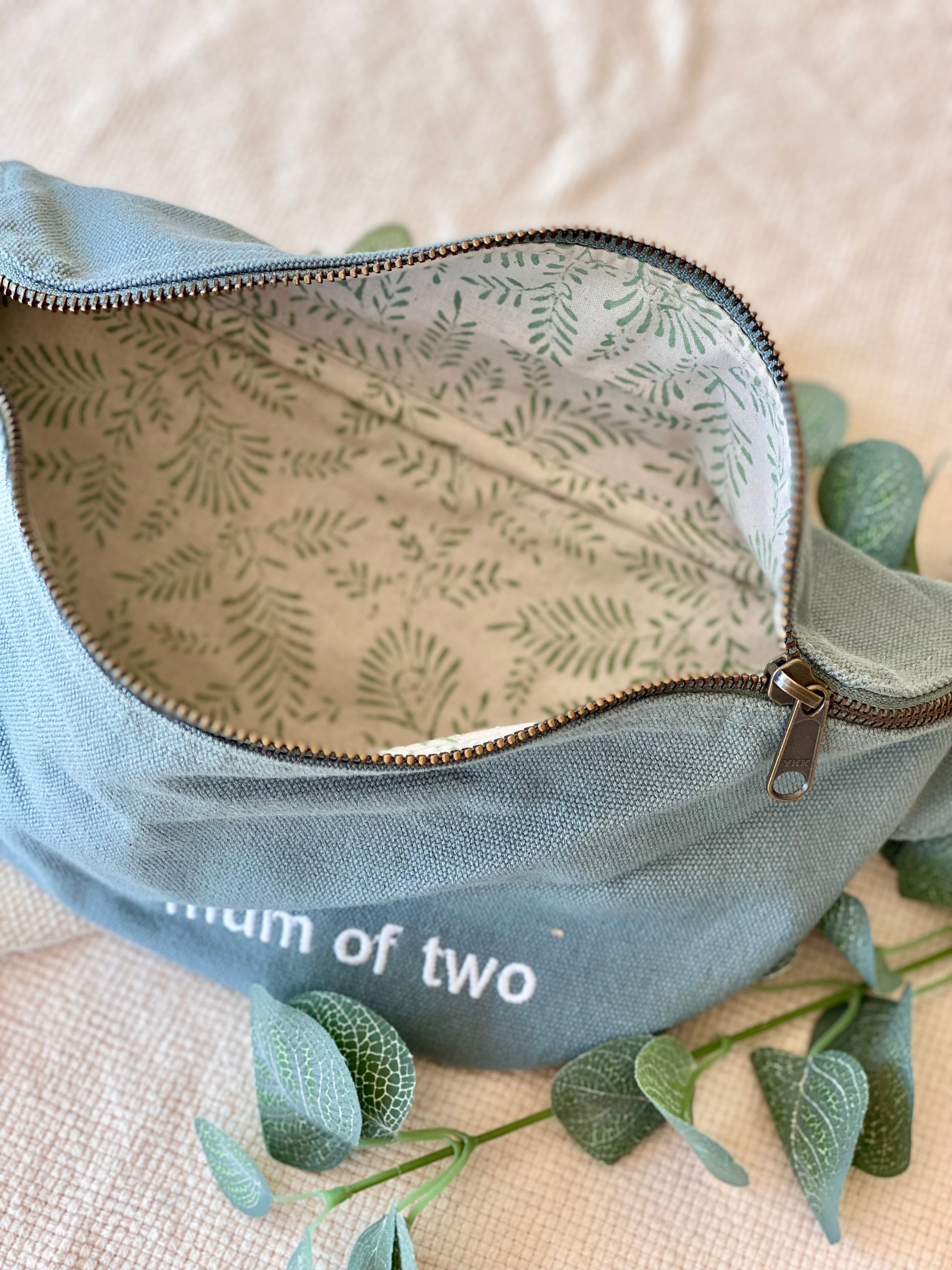 Sac banane en toile MUM OF - Vert sauge - FAMILY IMPACT STORIES