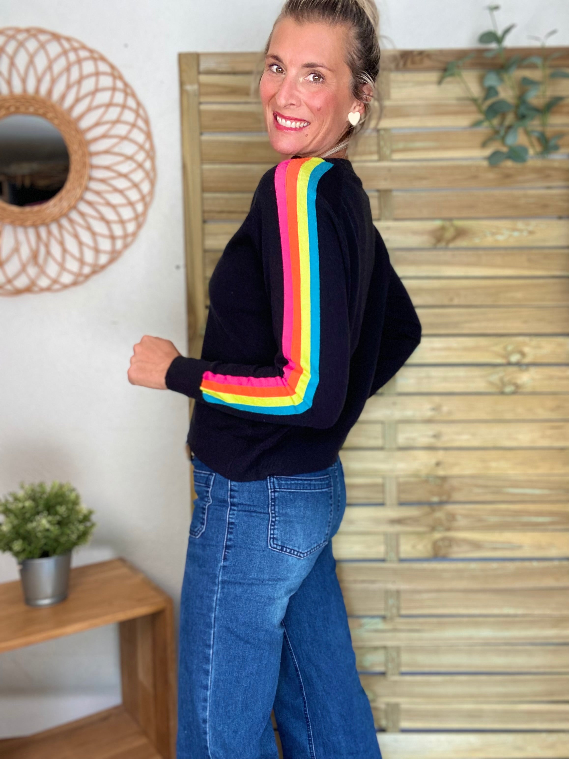 Pull fin avec bandes colorées, col V - RAINBOW 🌈 Noir