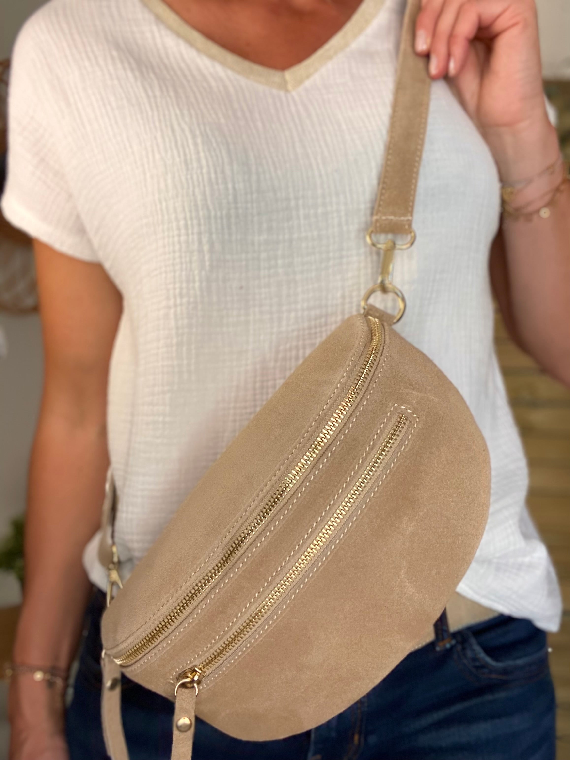 Sac banane en croûte de cuir + poche avant ALISON - Beige