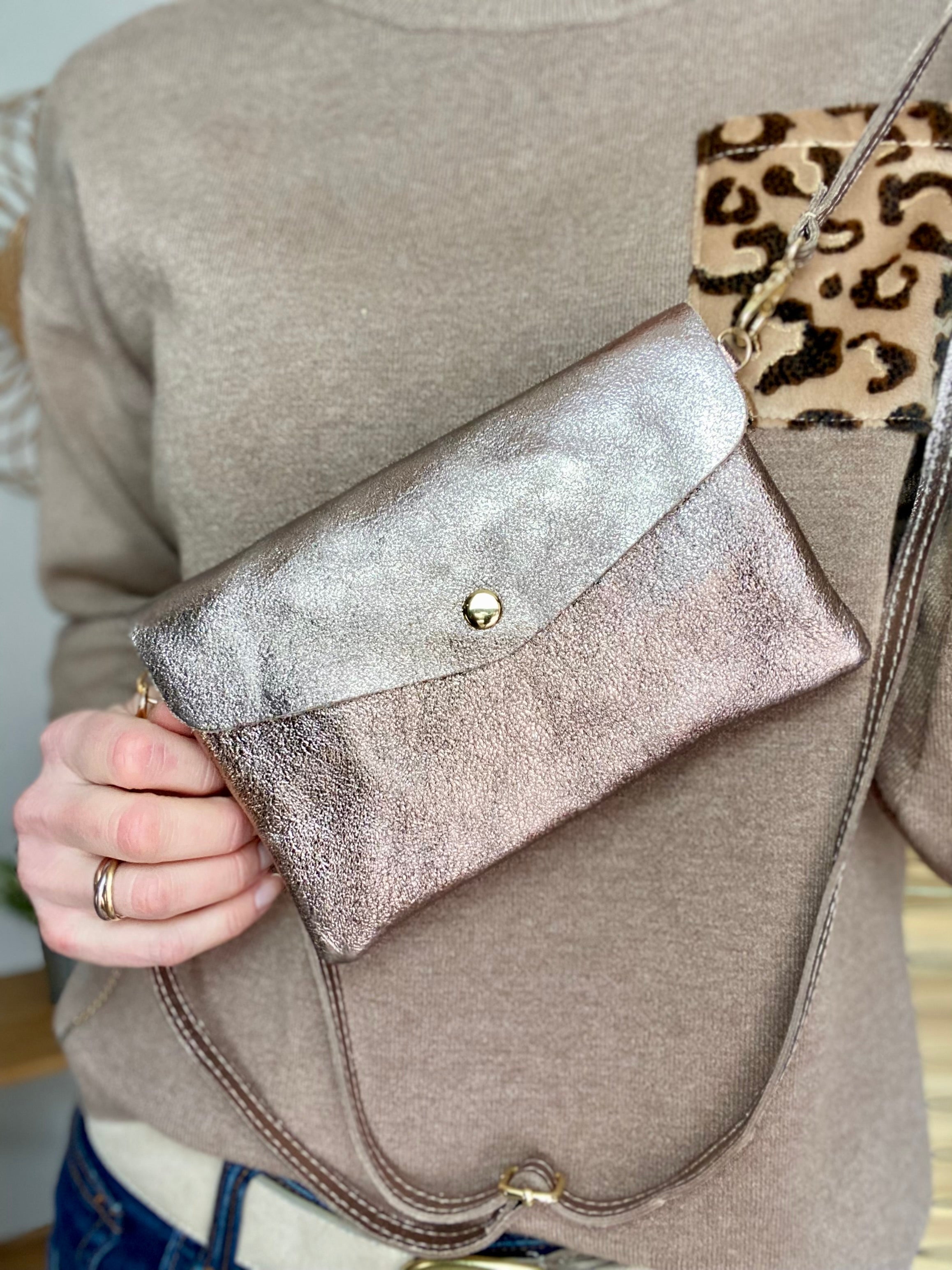Sac bandoulière / Pochette en cuir irisé - BETTY - Bronze